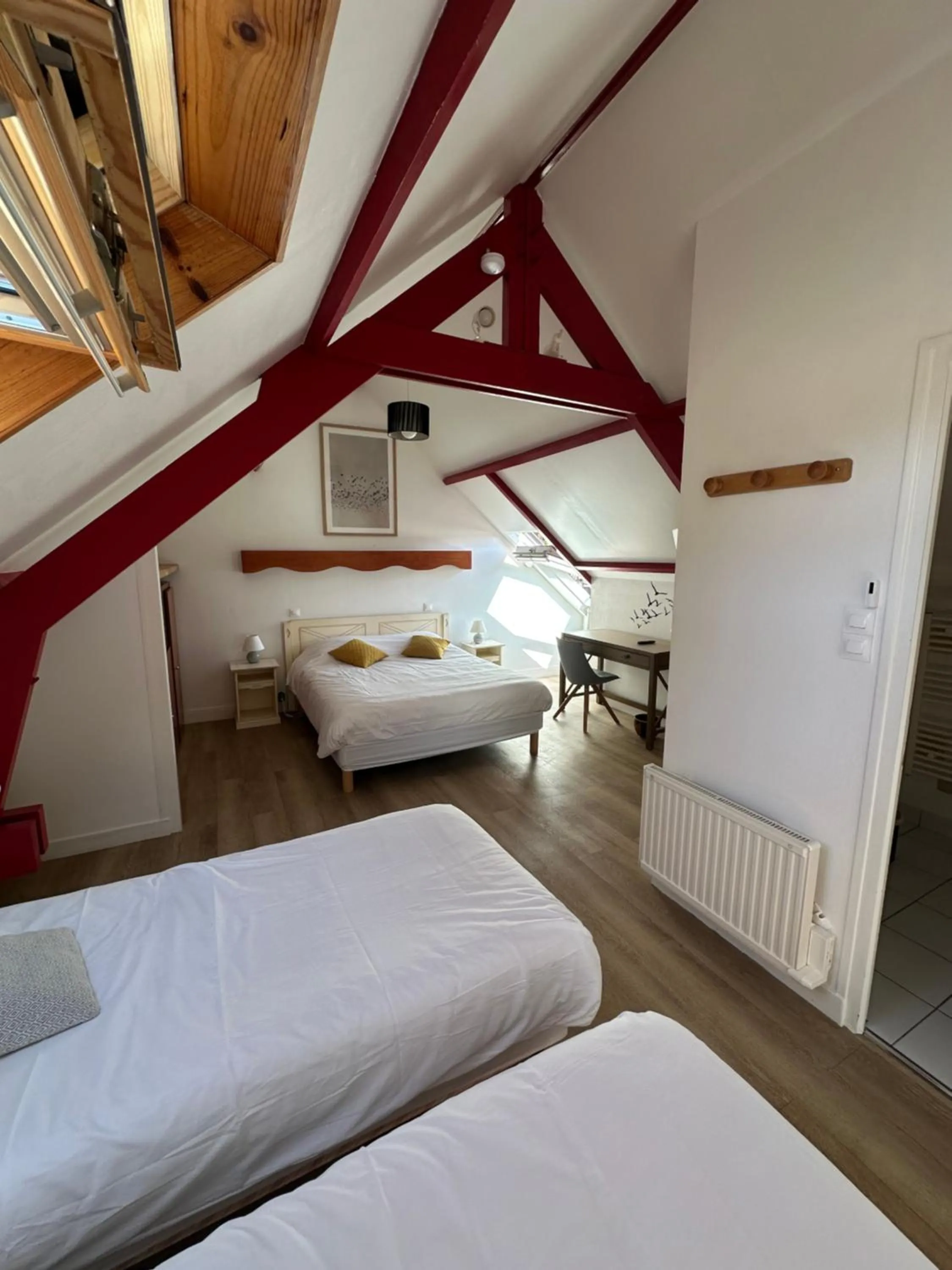 Bed in Logis Hôtel La Demeure du Perron