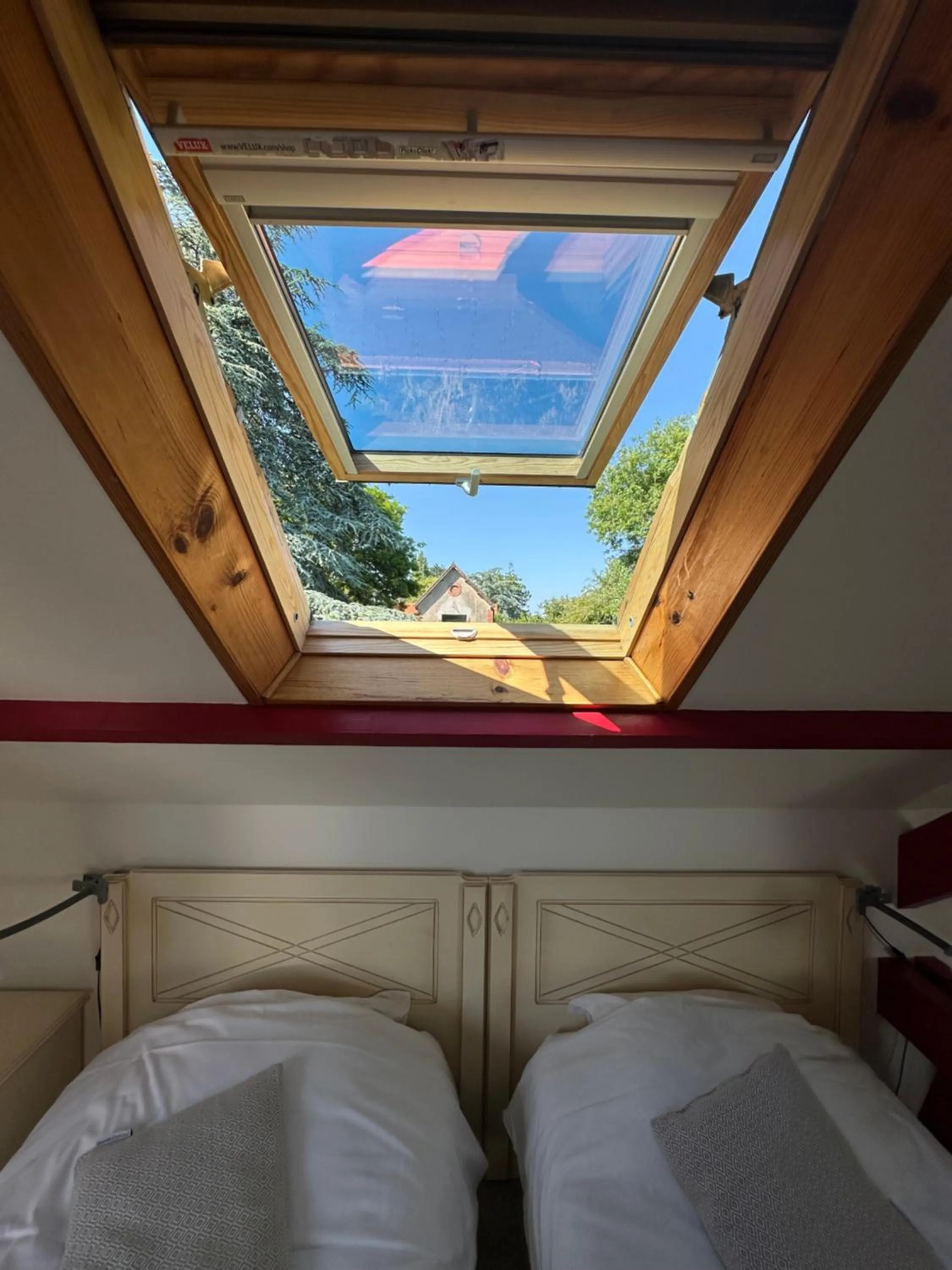 Bed in Logis Hôtel La Demeure du Perron