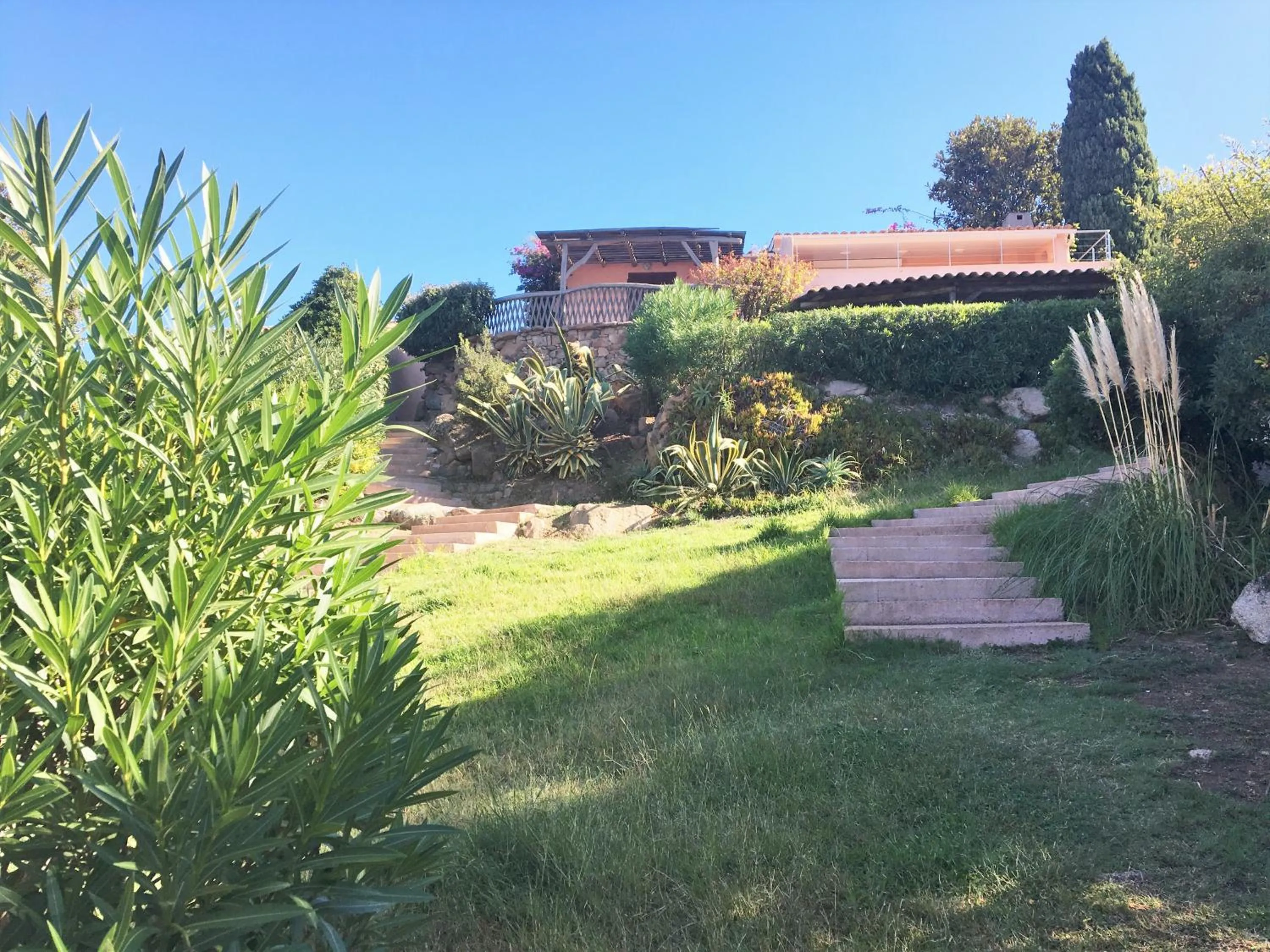 Property building in Residence Bellavista à Santa Giulia, proche de la plage et vue mer