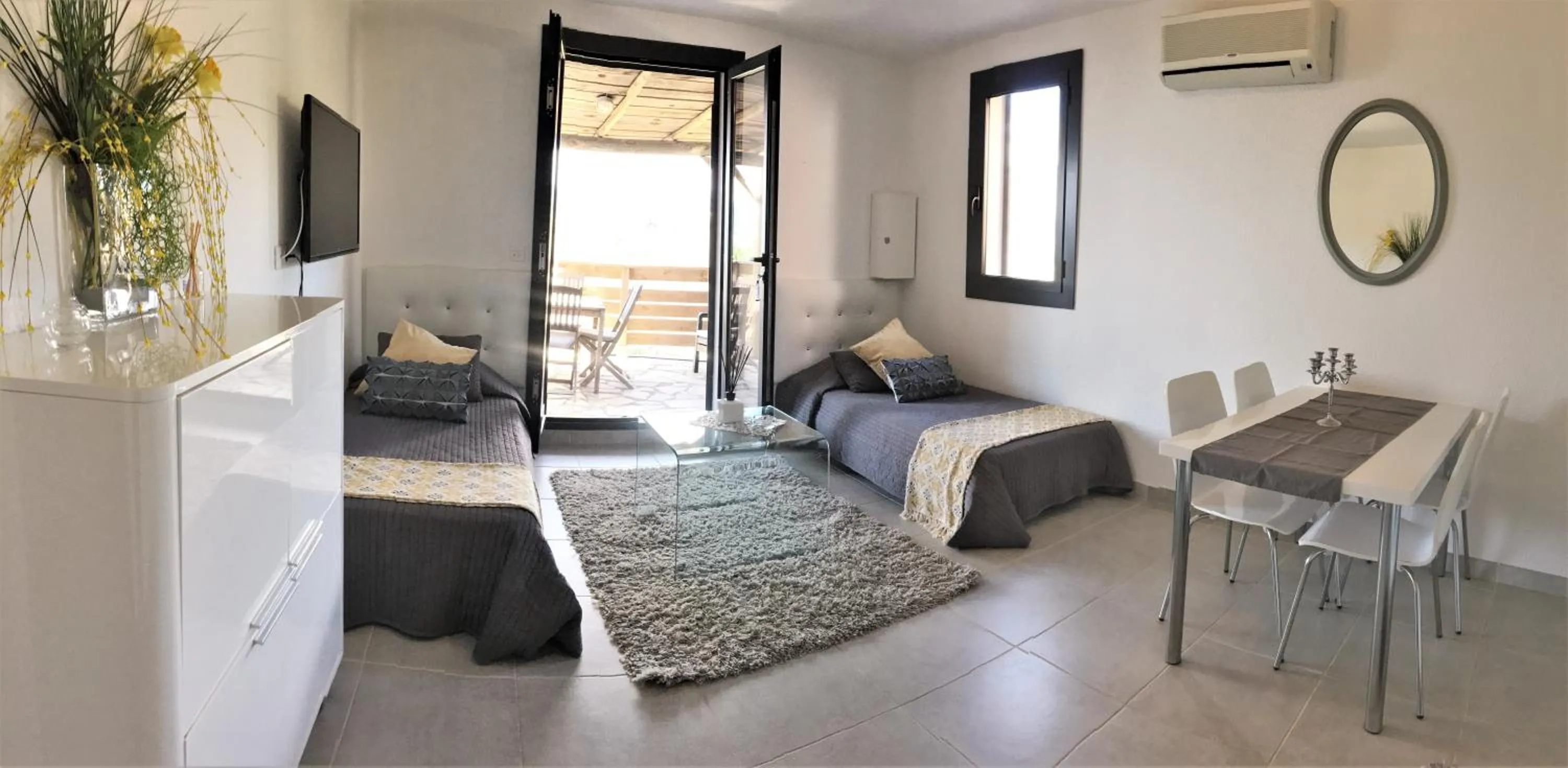 Photo of the whole room, Bed in Residence Bellavista à Santa Giulia, proche de la plage et vue mer