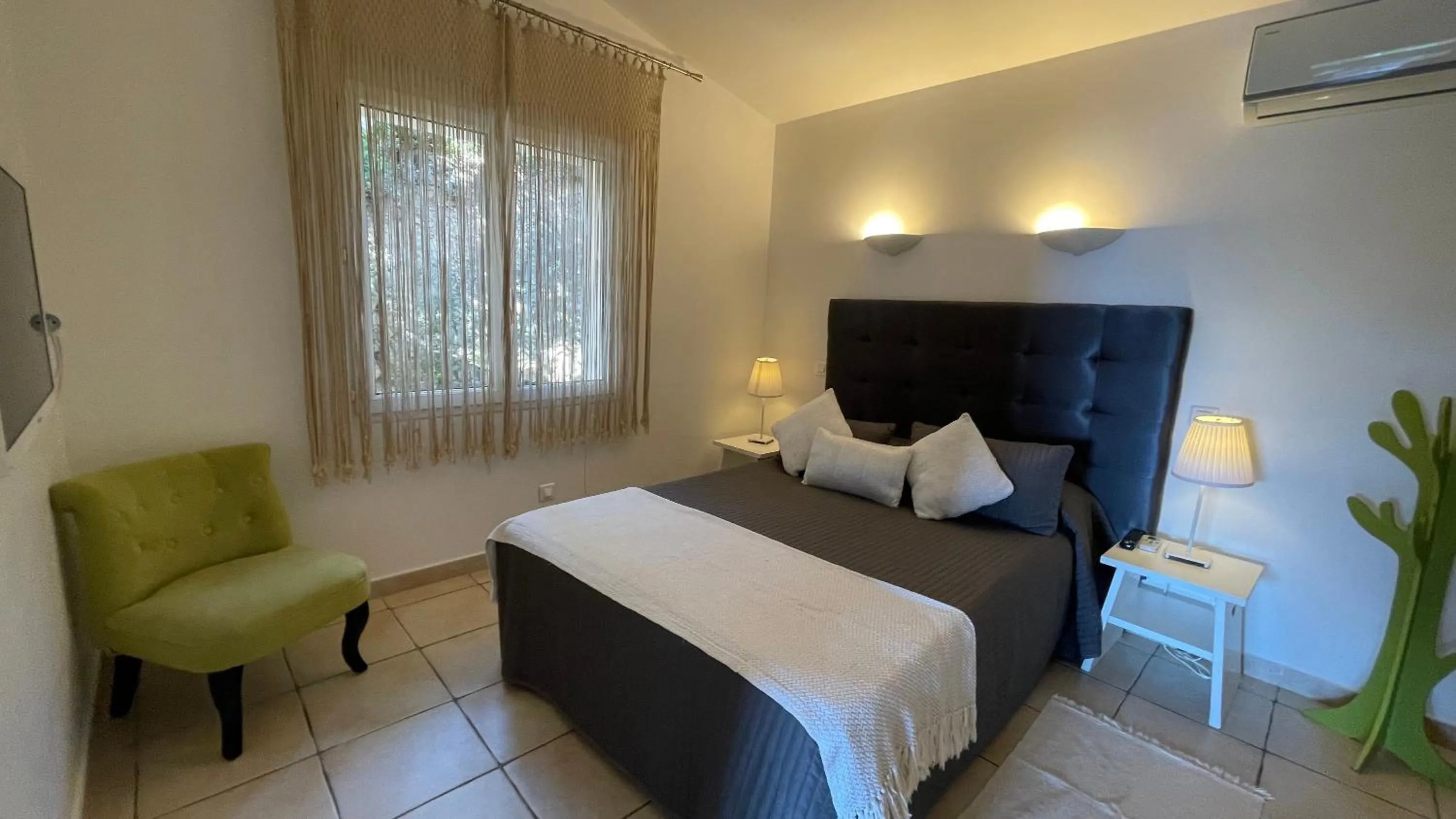Bed in Residence Bellavista à Santa Giulia, proche de la plage et vue mer