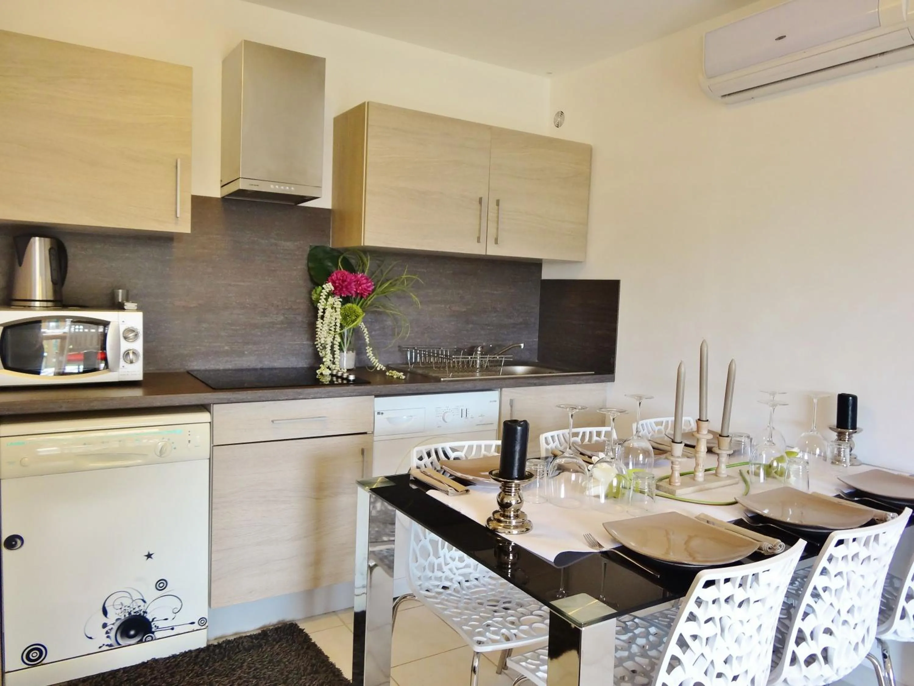 Kitchen or kitchenette in Residence Bellavista à Santa Giulia, proche de la plage et vue mer