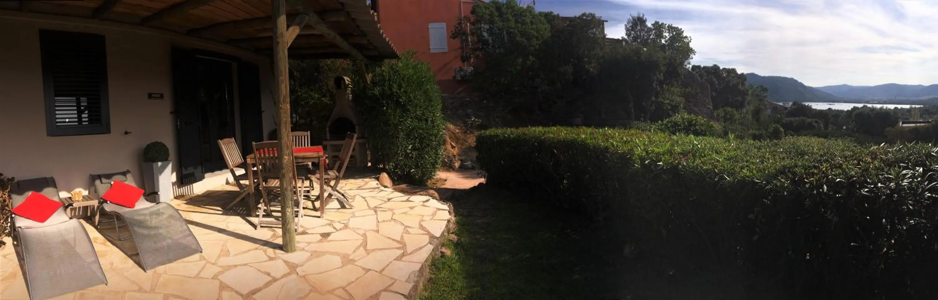 Patio in Residence Bellavista à Santa Giulia, proche de la plage et vue mer