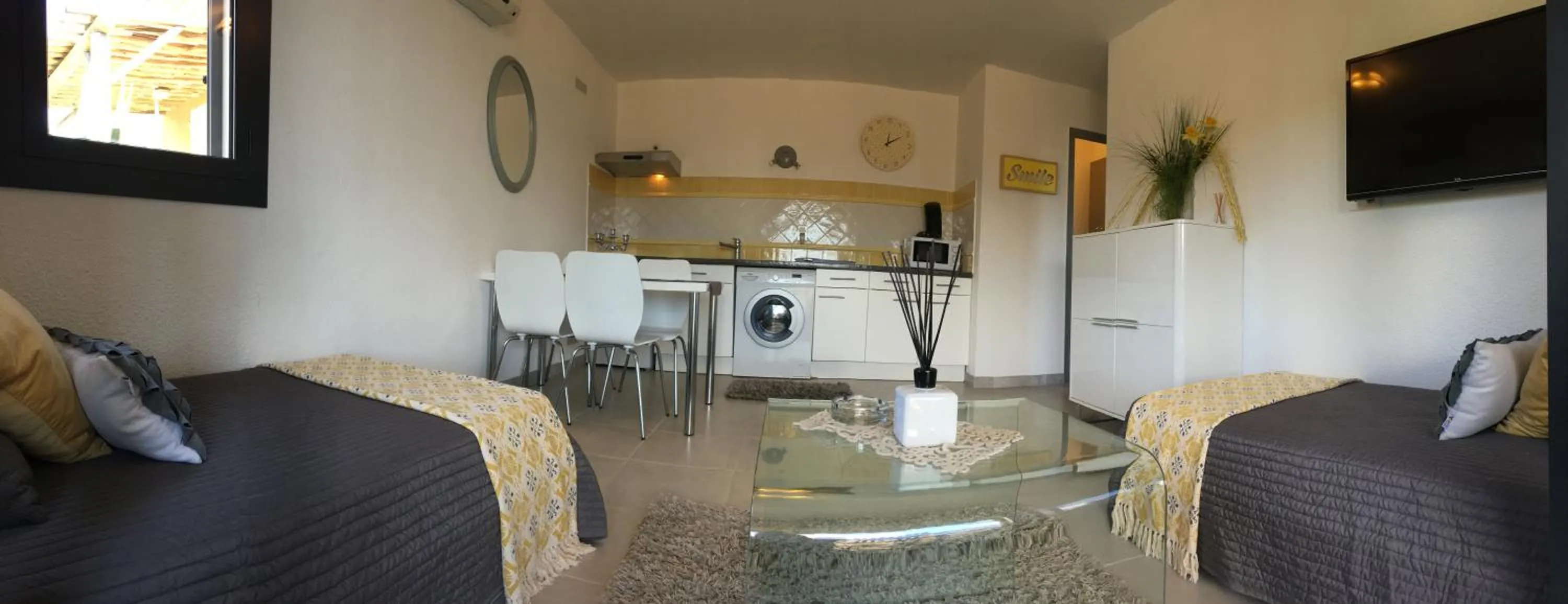 Kitchen or kitchenette in Residence Bellavista à Santa Giulia, proche de la plage et vue mer