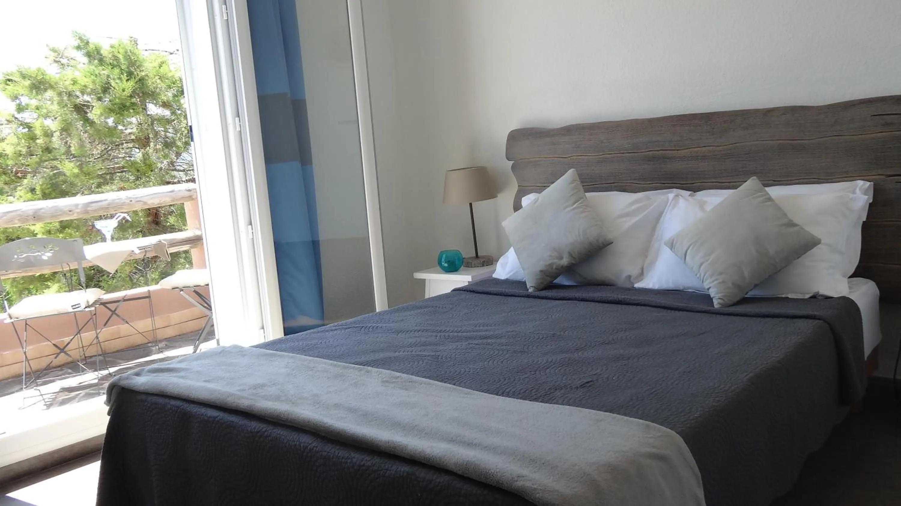 Bed in Residence Bellavista à Santa Giulia, proche de la plage et vue mer
