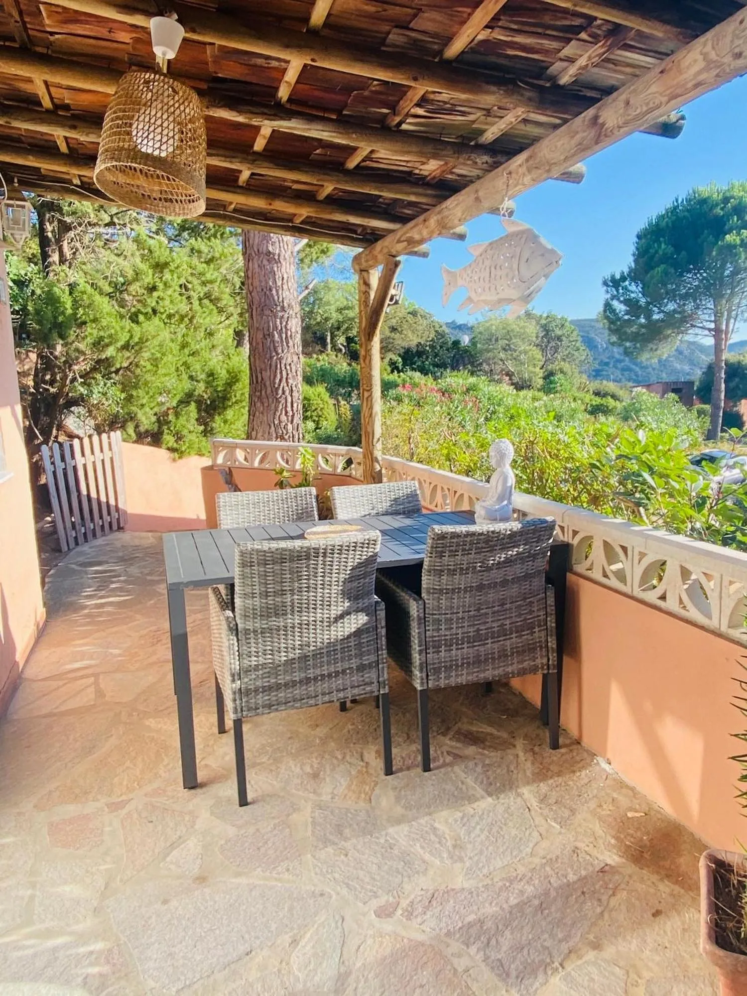 Patio in Residence Bellavista à Santa Giulia, proche de la plage et vue mer