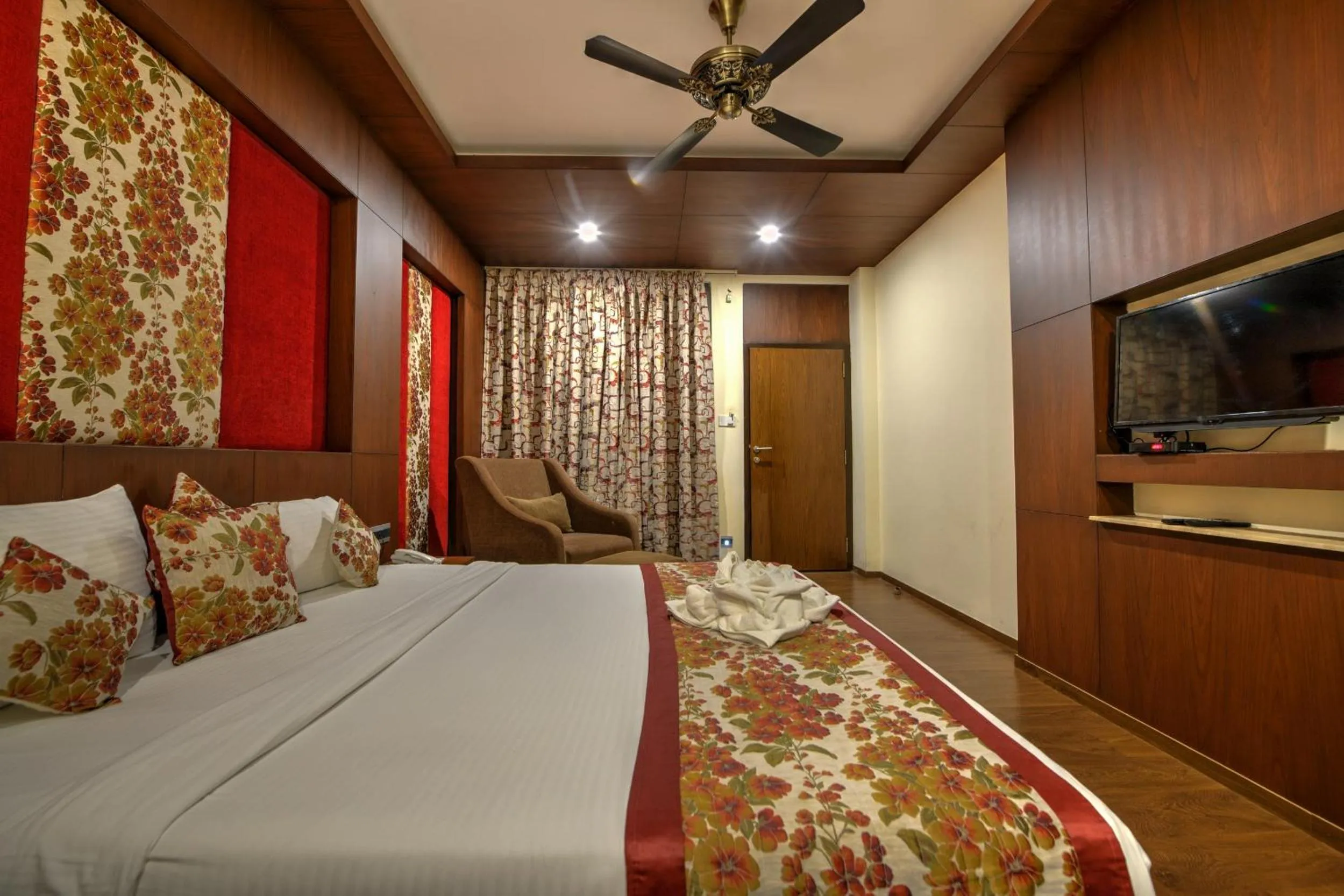 Bed in Silver Sand Sentinel