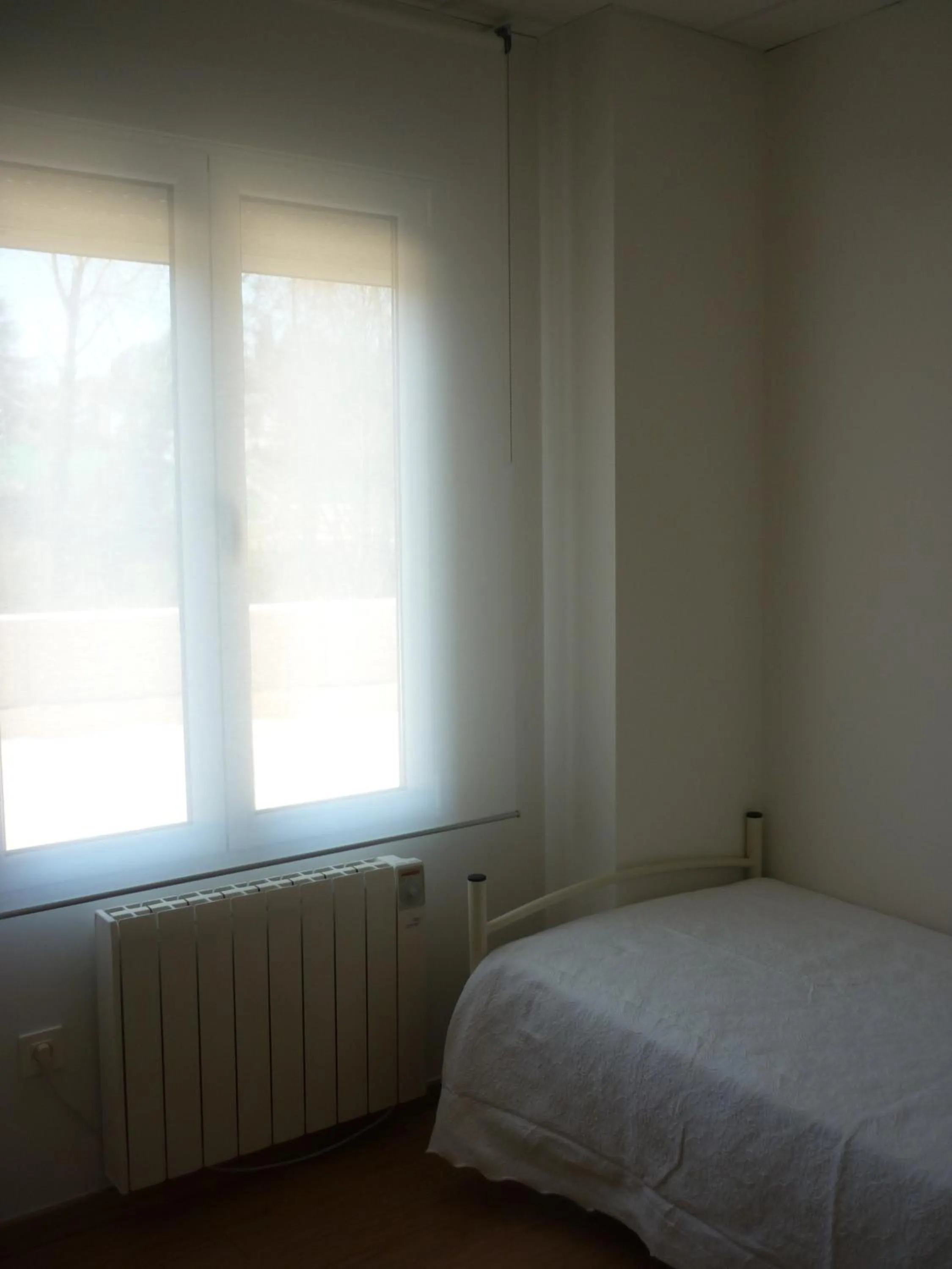 Day, Bed in Pensión-Albergue Puente Ribeira