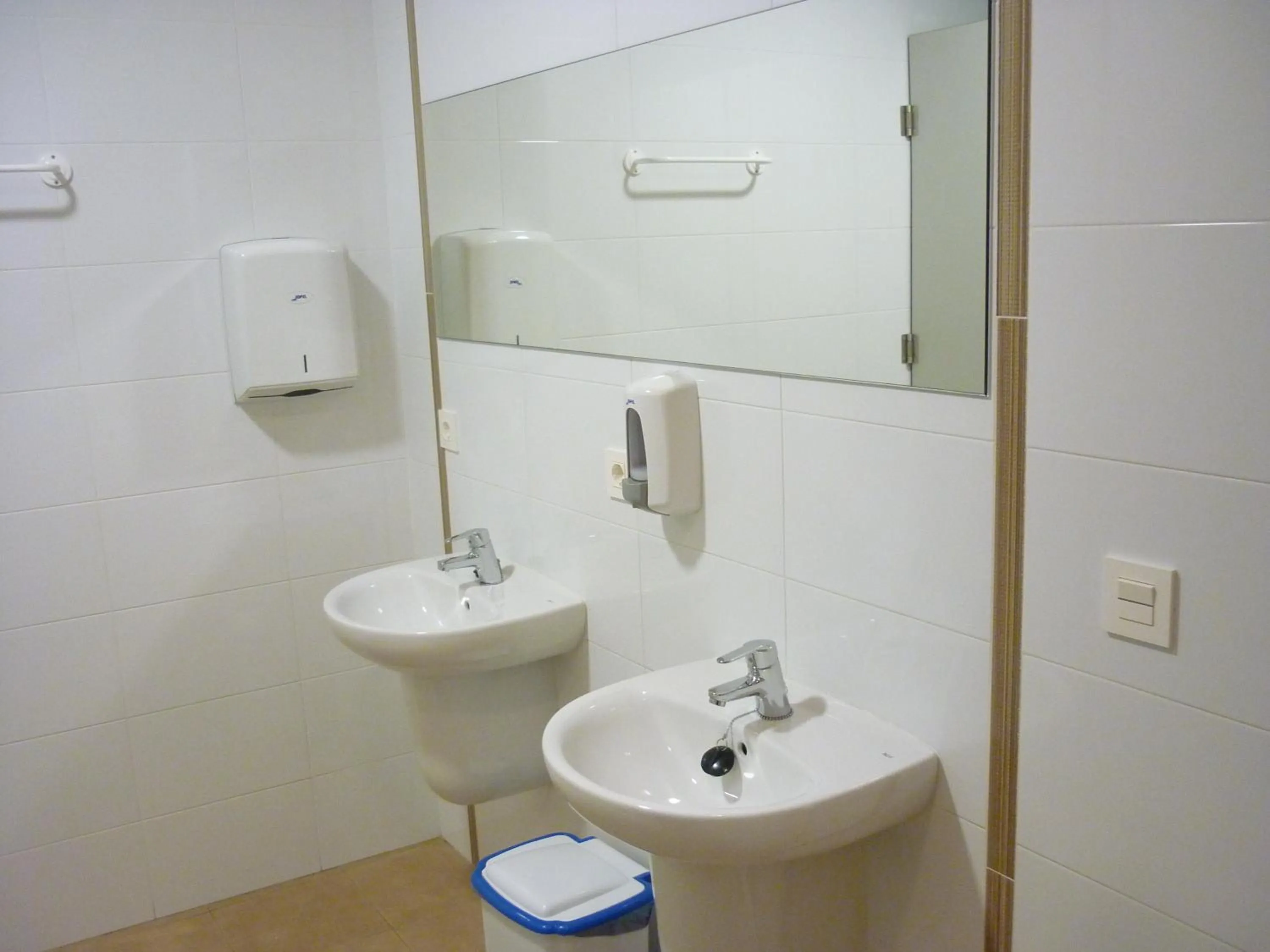 Pensión-Albergue Puente Ribeira