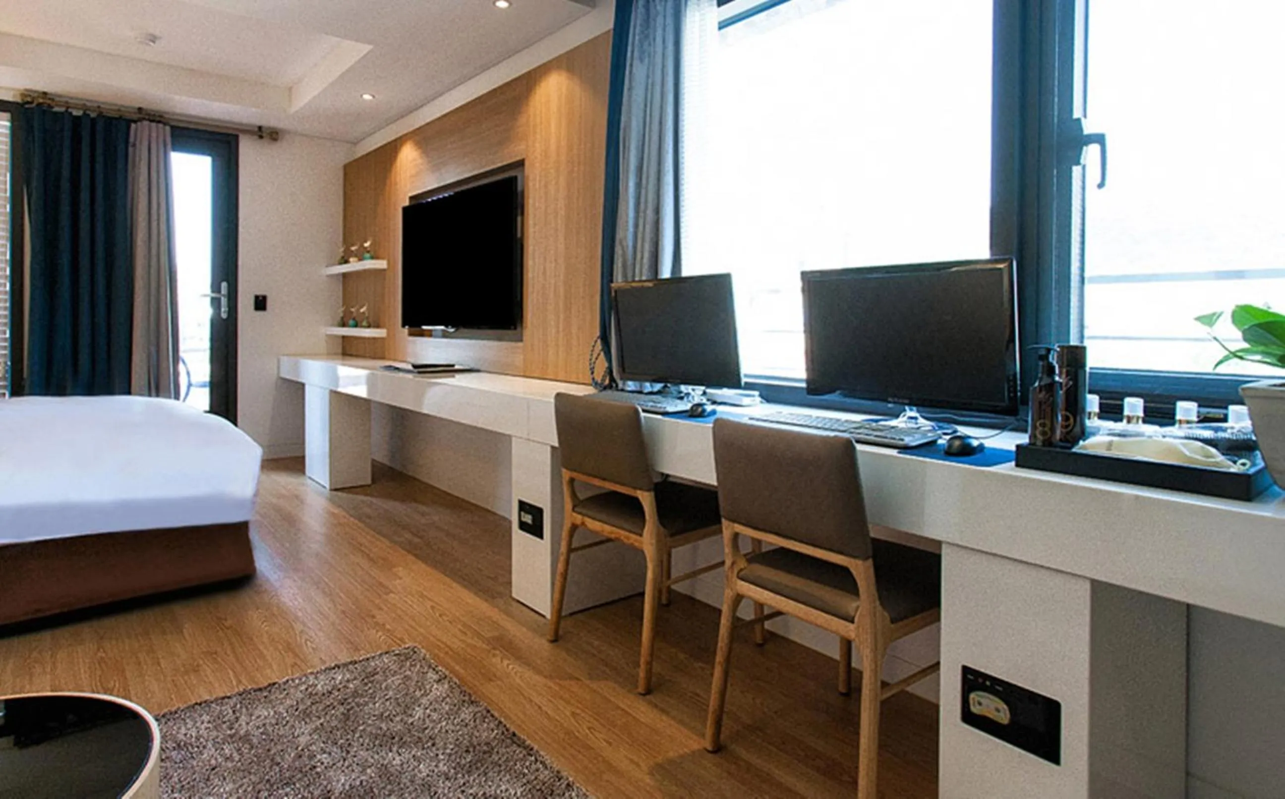 TV and multimedia, Bed in Golden Hotel Incheon