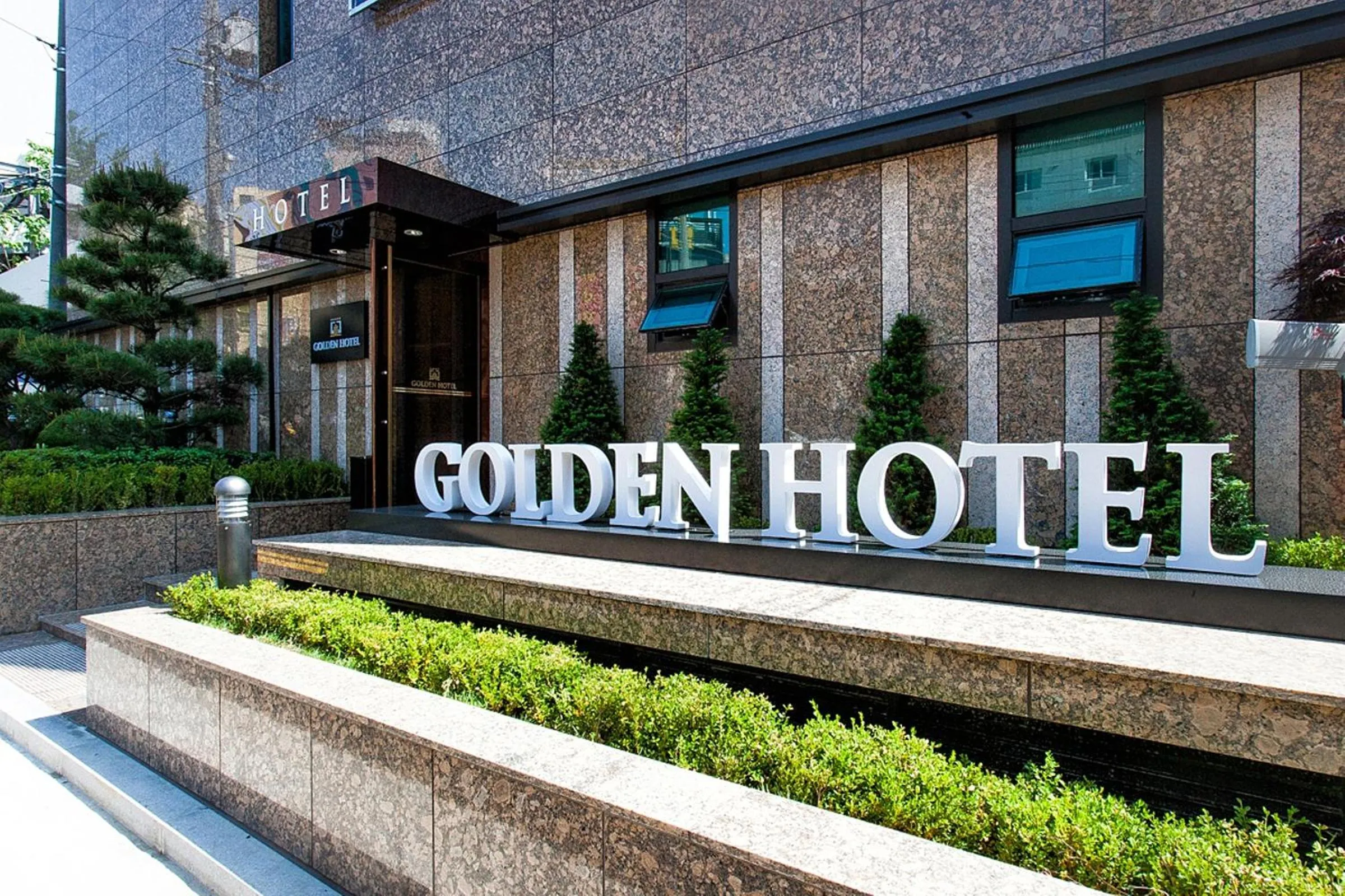 Facade/entrance in Golden Hotel Incheon
