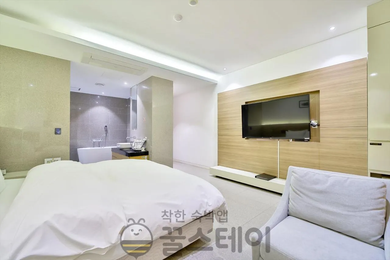 Bed in Golden Hotel Incheon