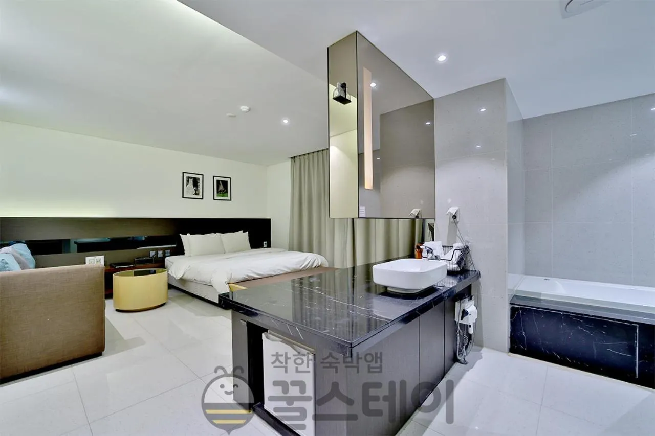 Bed in Golden Hotel Incheon