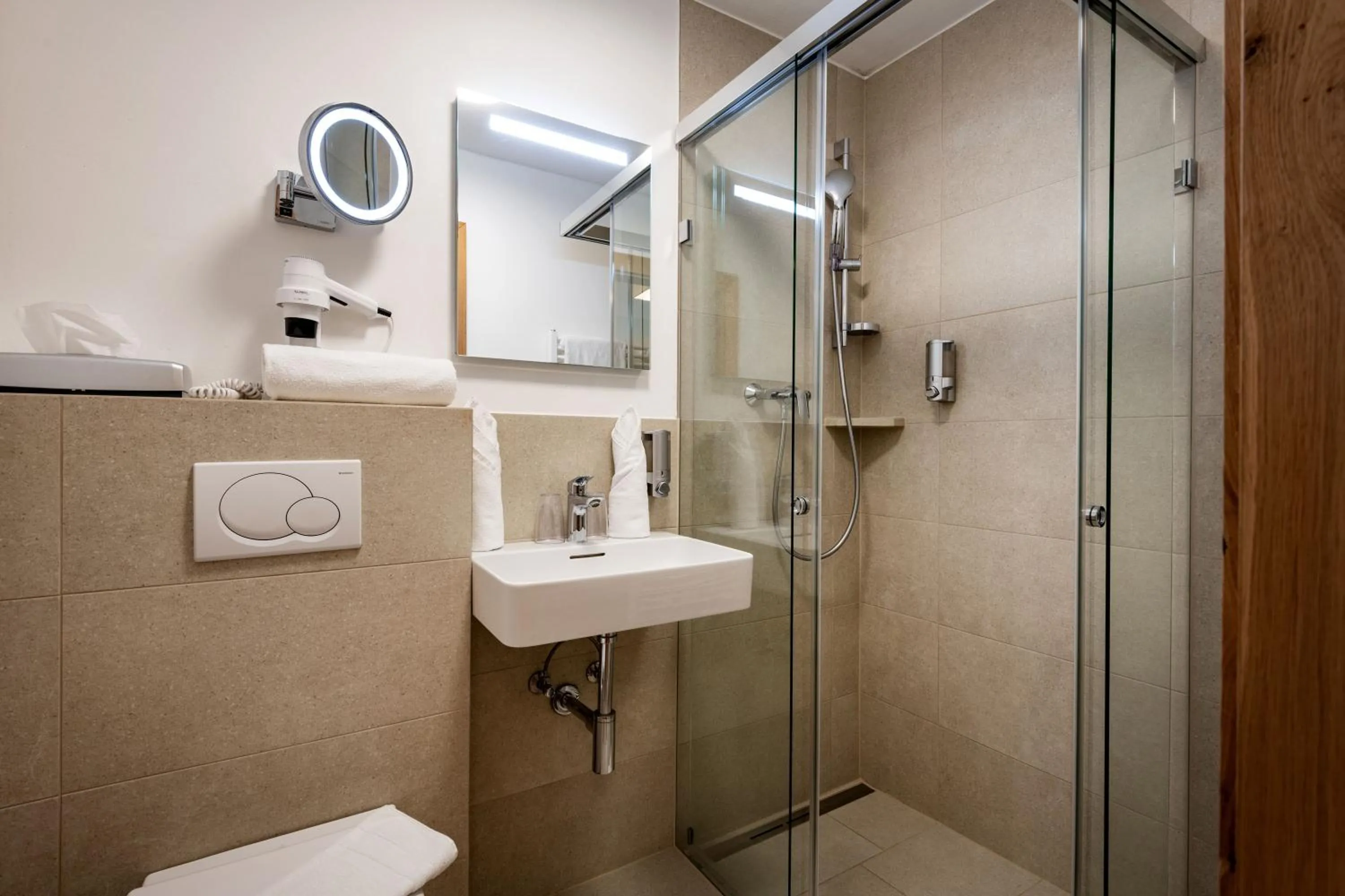 Shower in Alpen Glück Hotel Unterm Rain garni