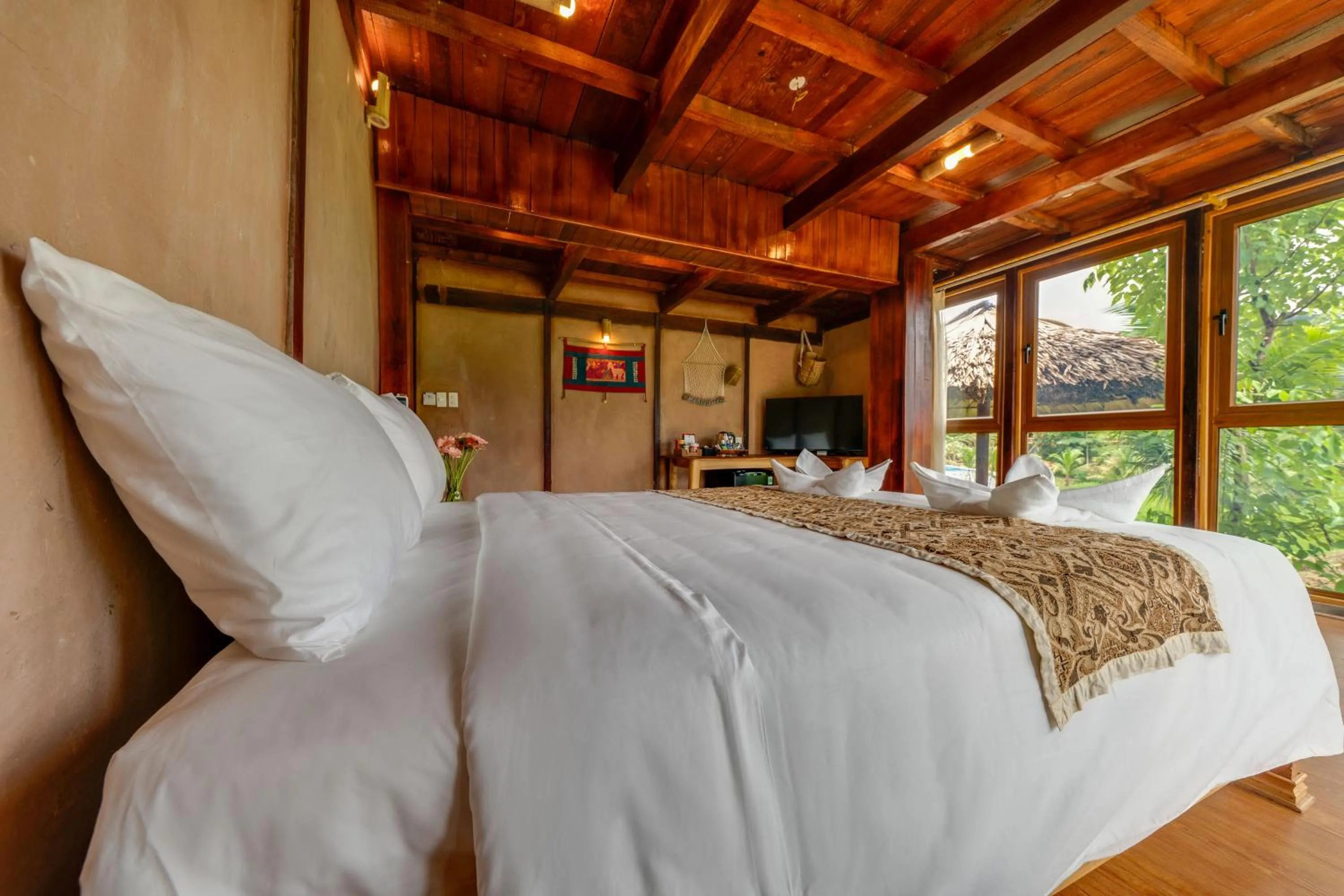 Photo of the whole room, Bed in Mai Chau Onsen Retreat