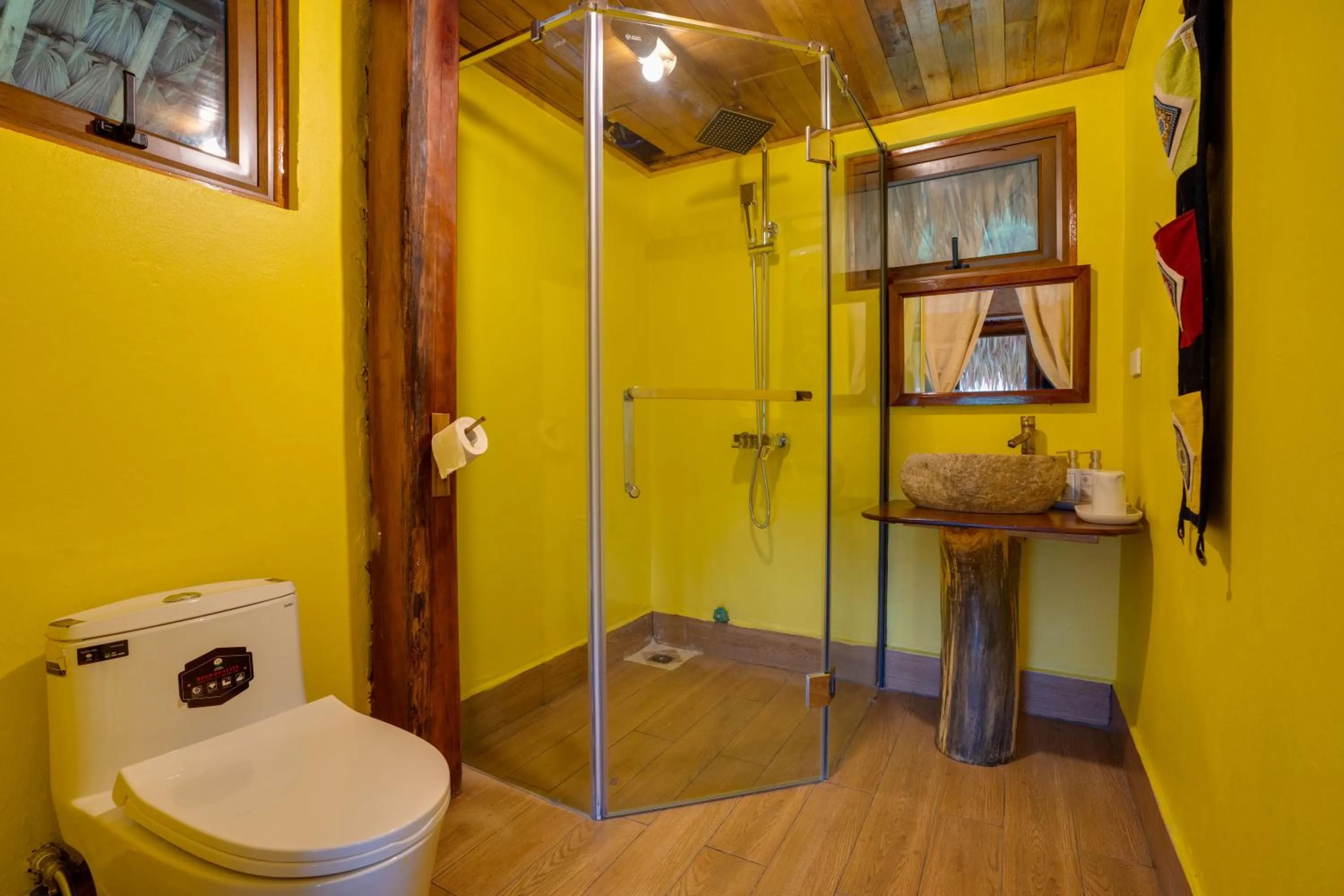 Shower in Mai Chau Onsen Retreat