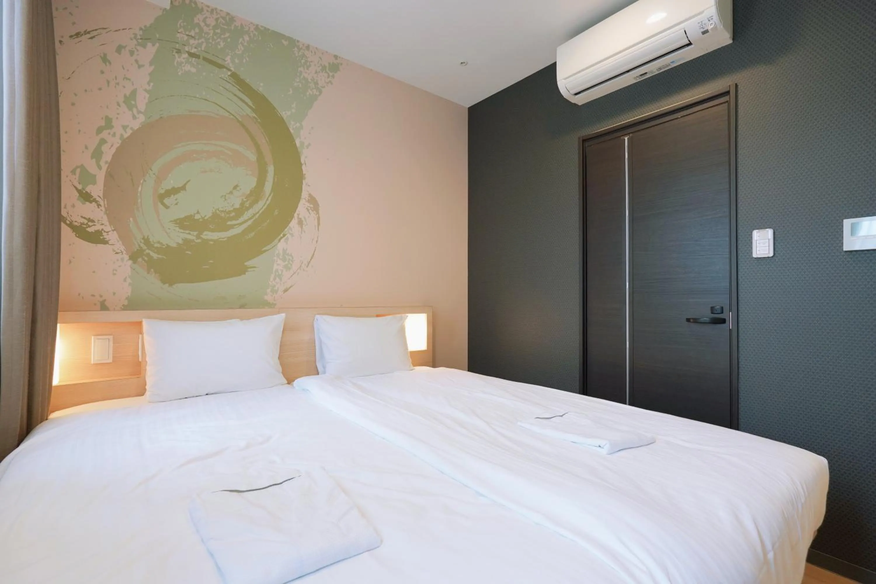 Bed in Park Central Sakura Hotel