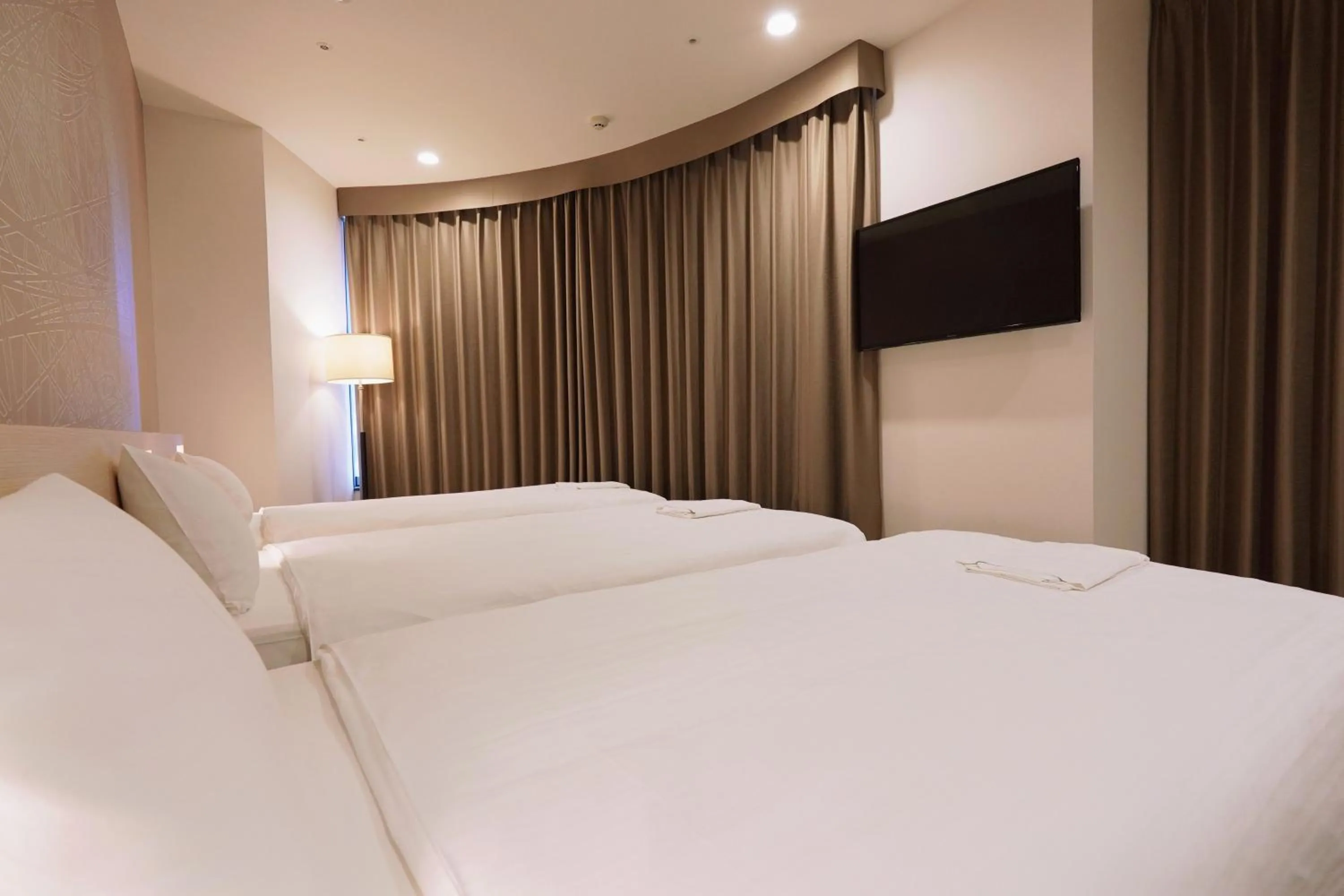 Bed in Park Central Sakura Hotel