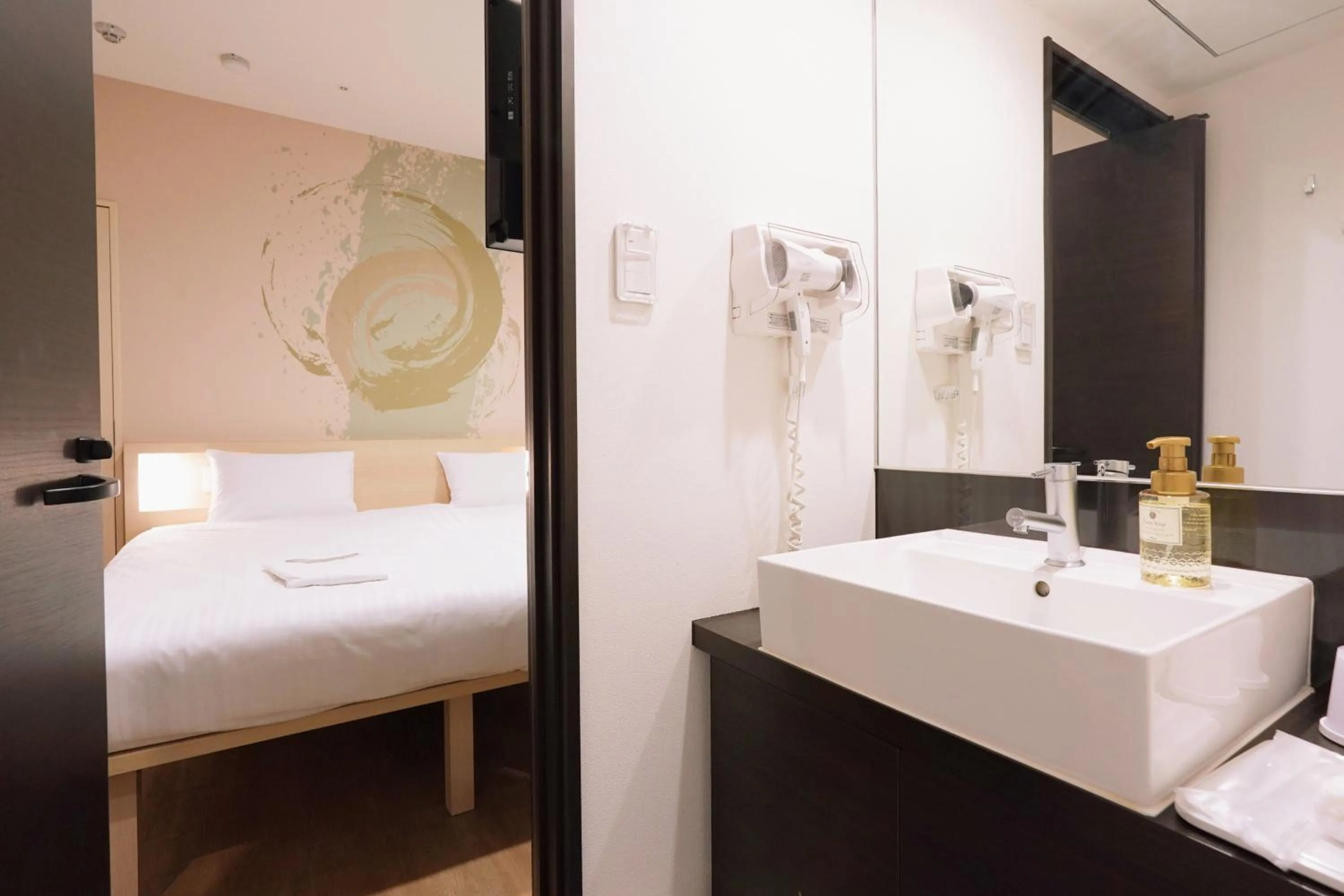 Bathroom, Bed in Park Central Sakura Hotel