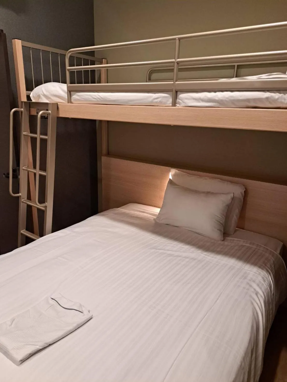 Bed in Park Central Sakura Hotel