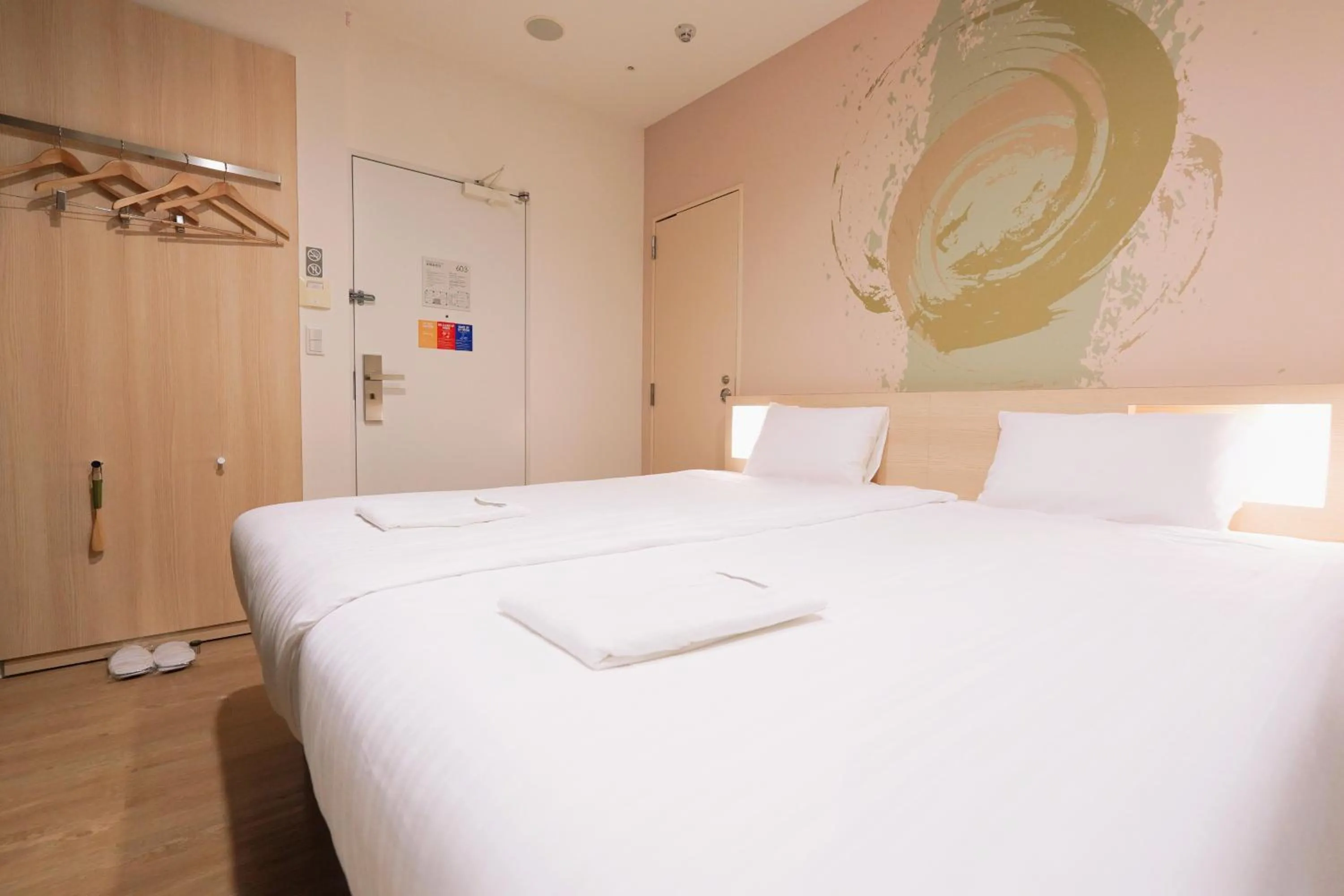 Bed in Park Central Sakura Hotel