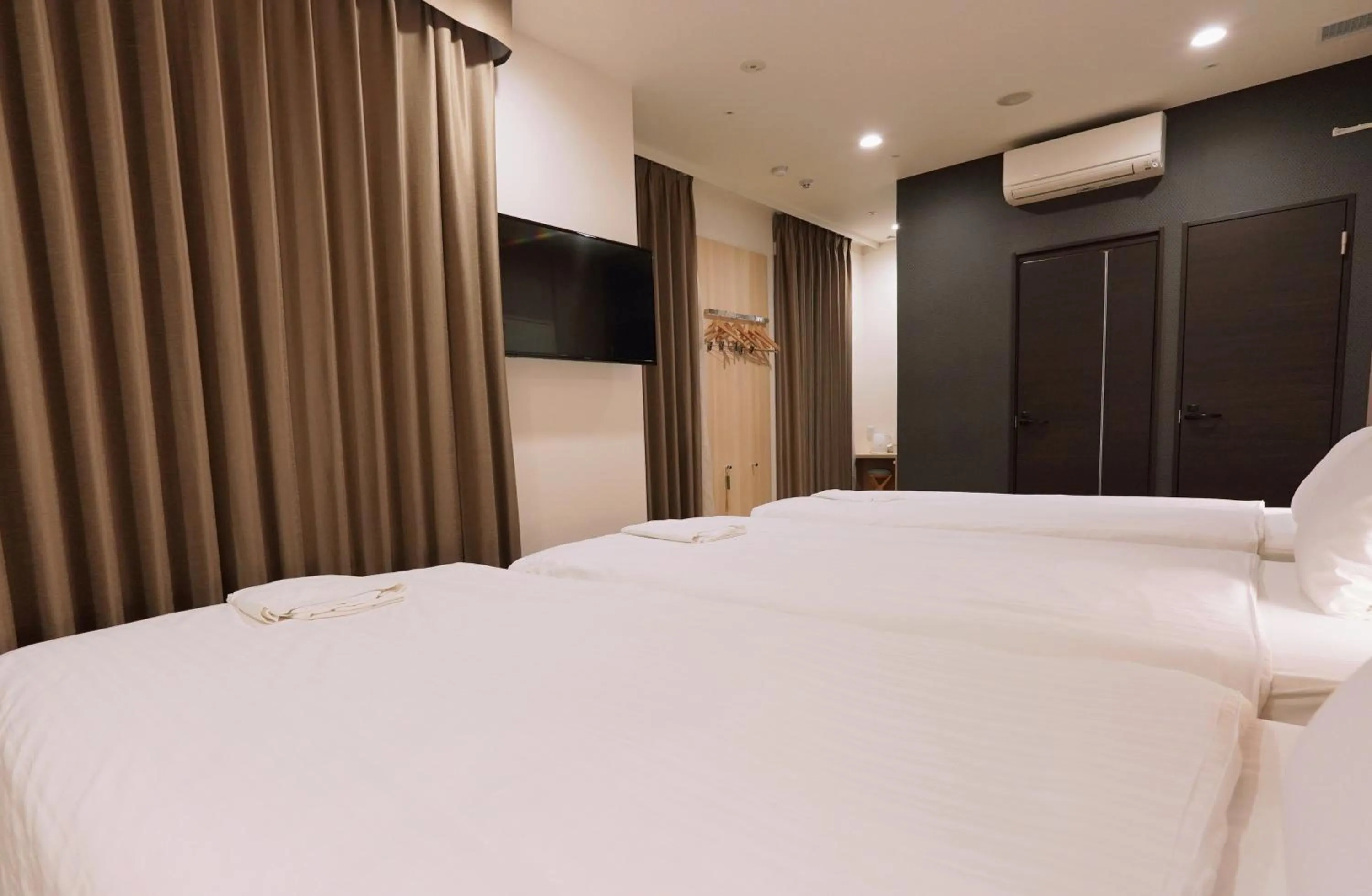 Bed in Park Central Sakura Hotel