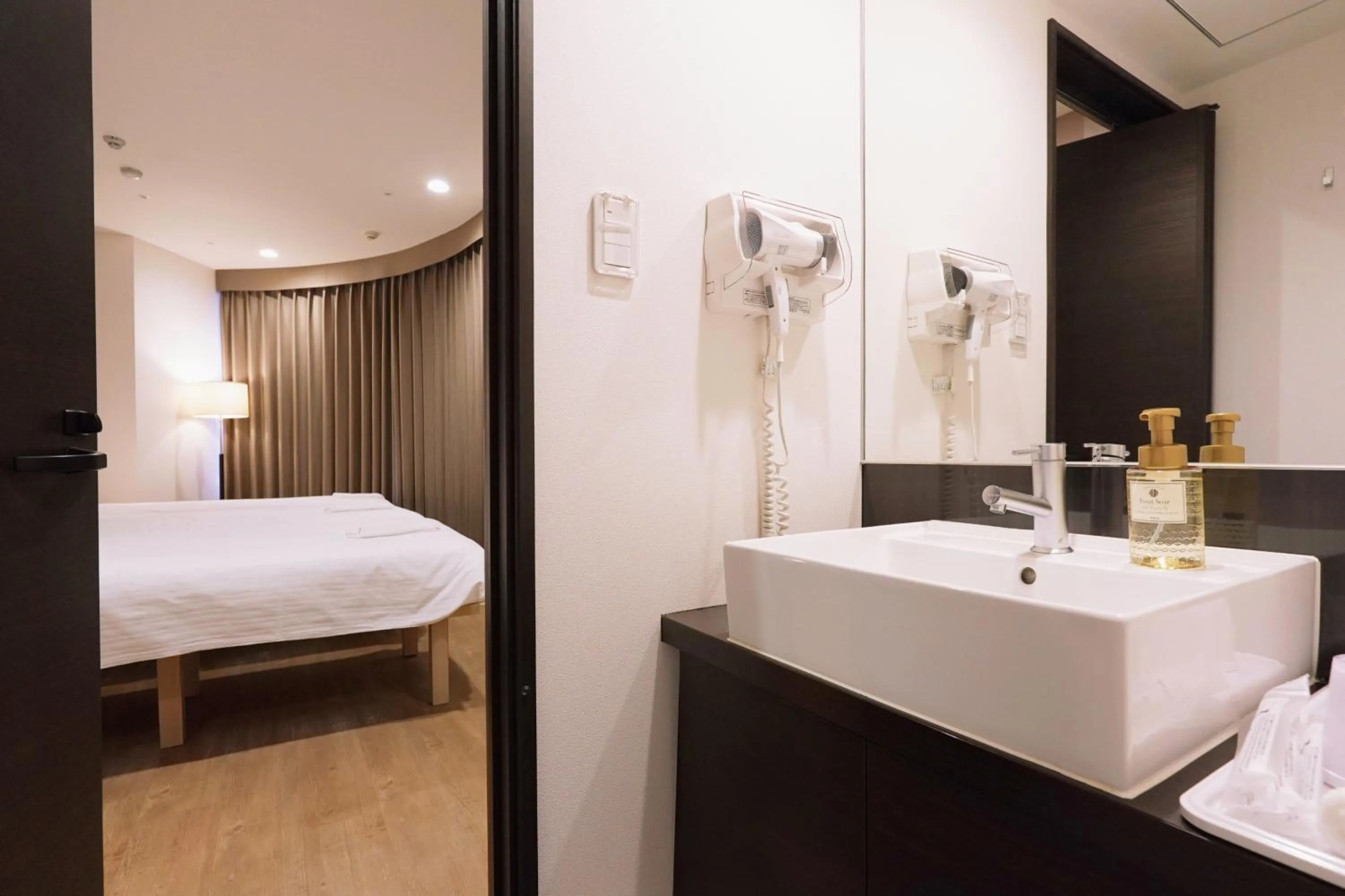 Bed in Park Central Sakura Hotel