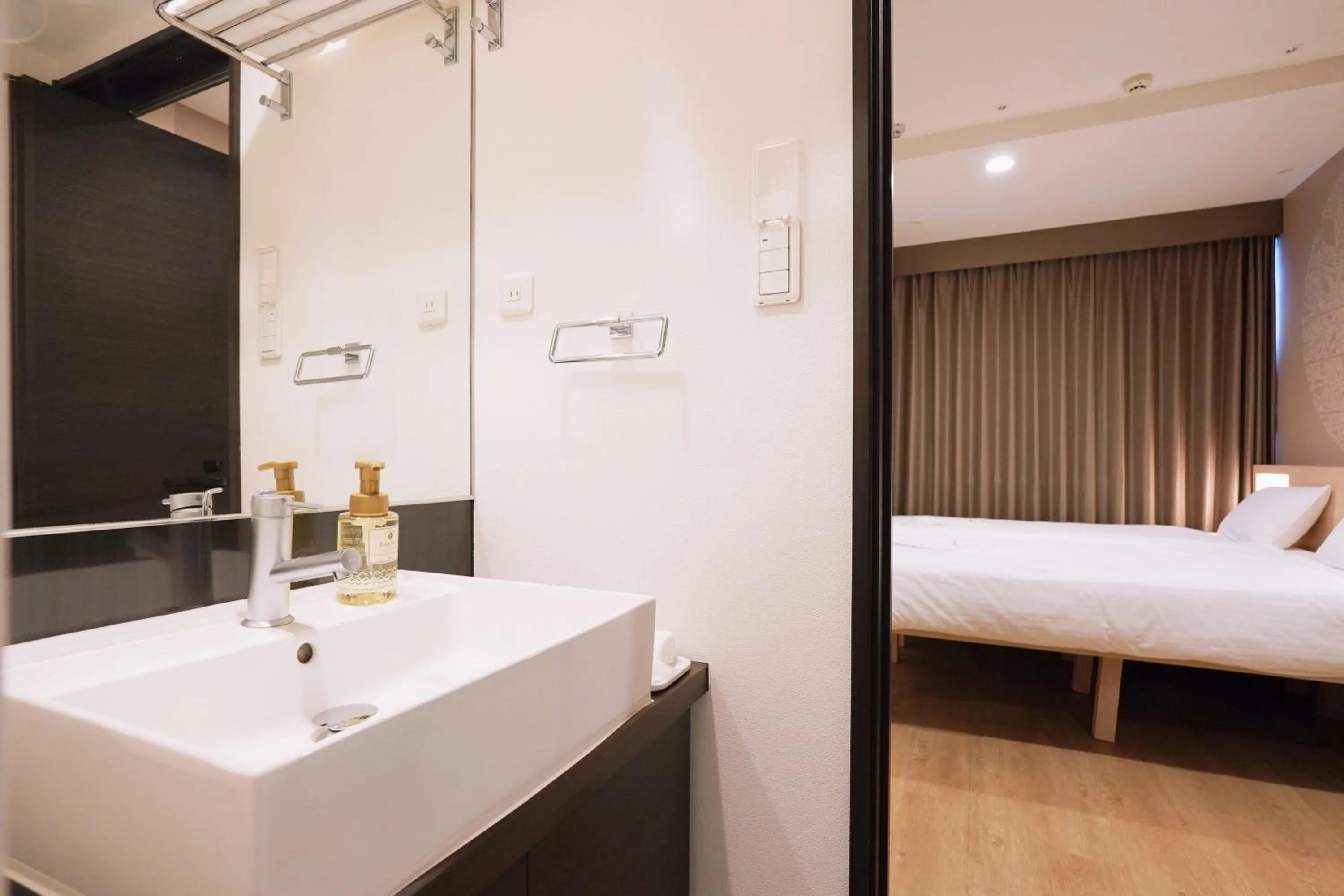 Bathroom, Bed in Park Central Sakura Hotel