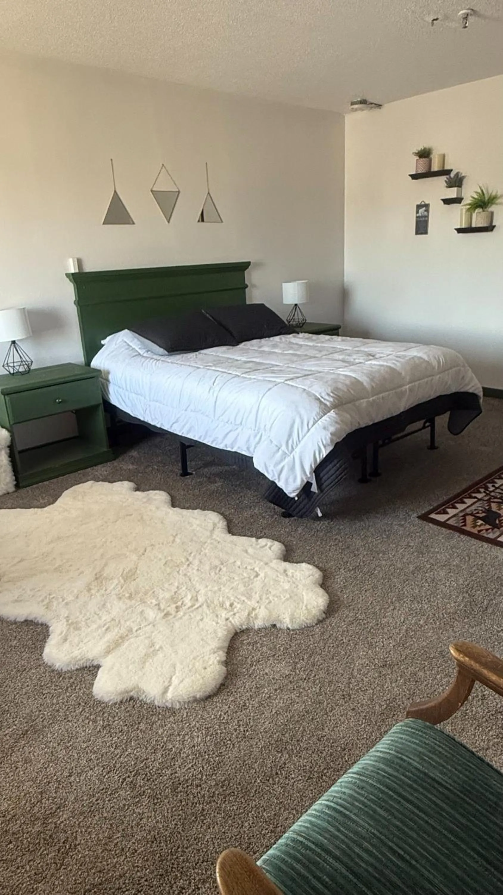 Bed in The Kenai Inn