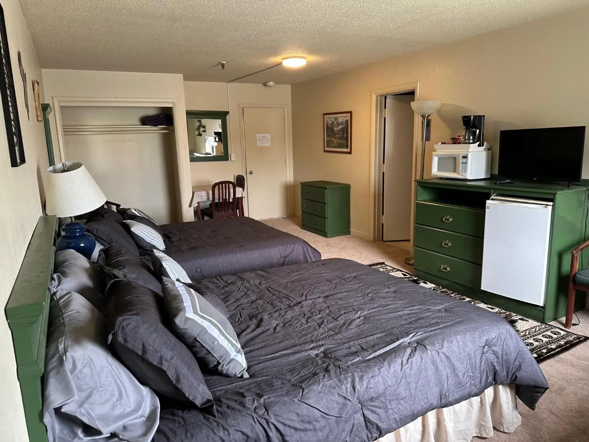 Double Room with Private Bathroom - single occupancy in The Kenai Inn Double Room with Private Bathroom - single occupancy in The Kenai Inn