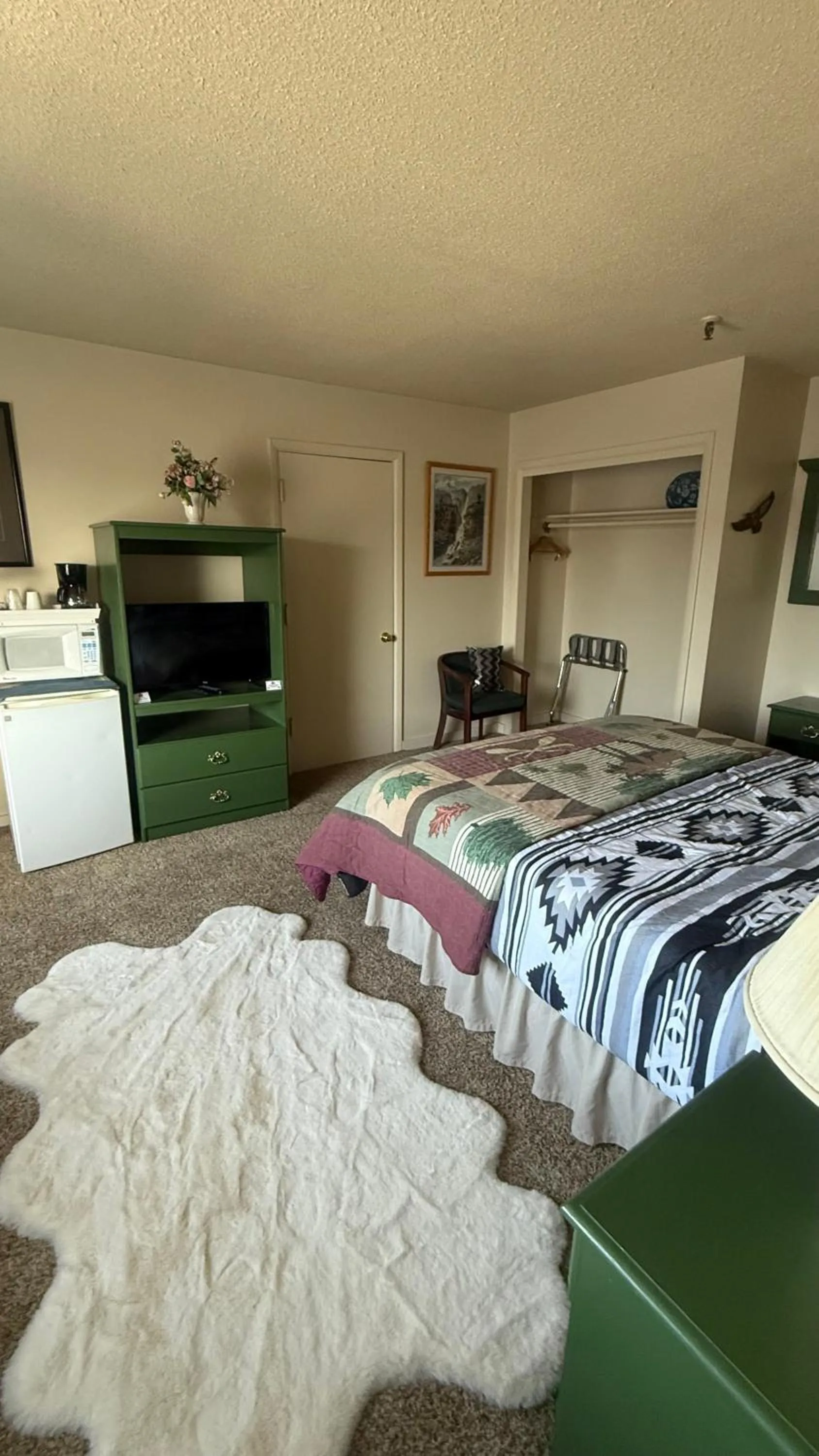 Bed in The Kenai Inn