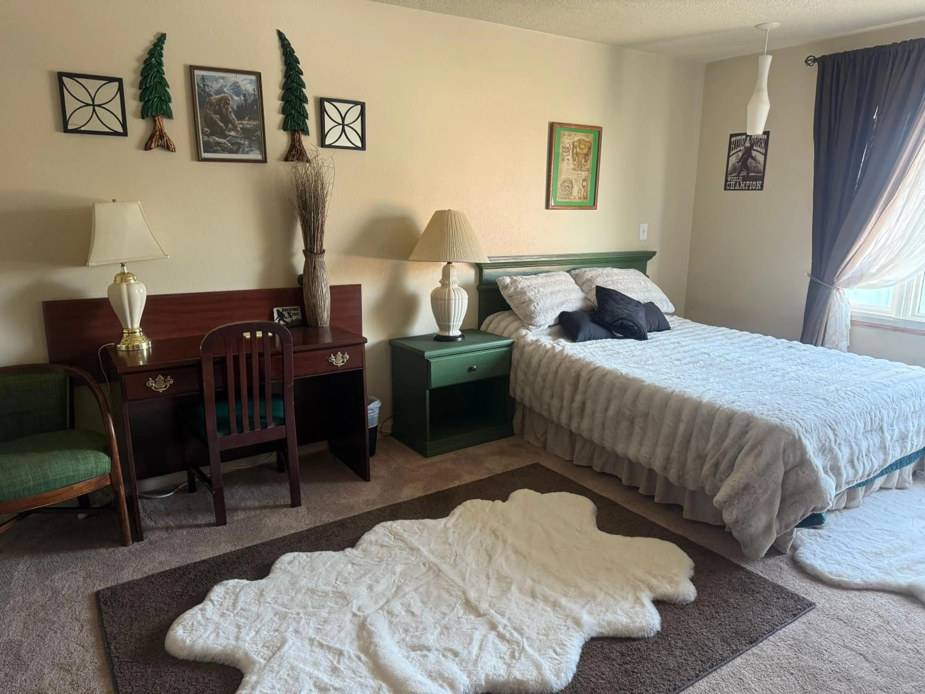 Bed in The Kenai Inn