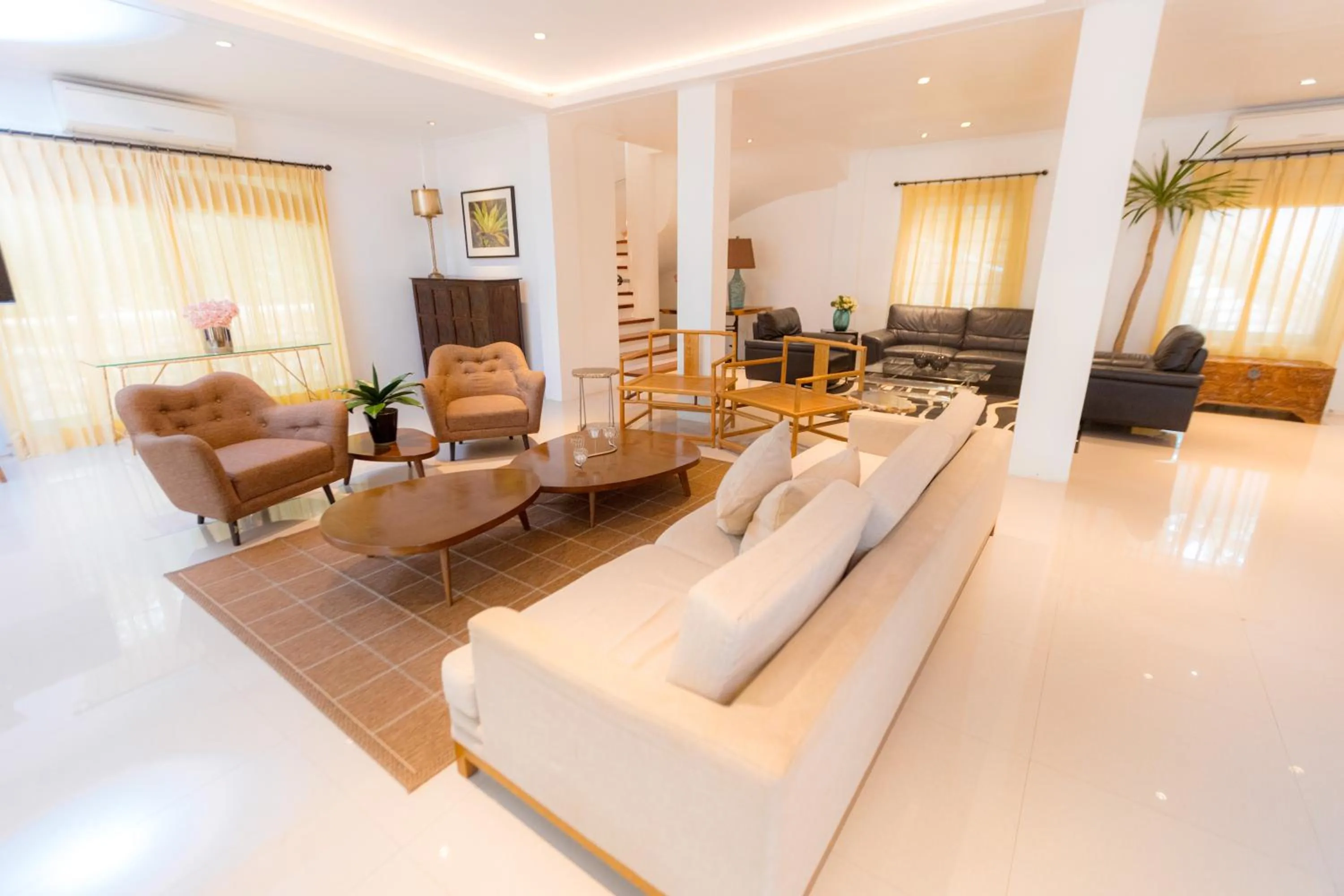 Living room in Bellagio Hills Hotel and Restaurant