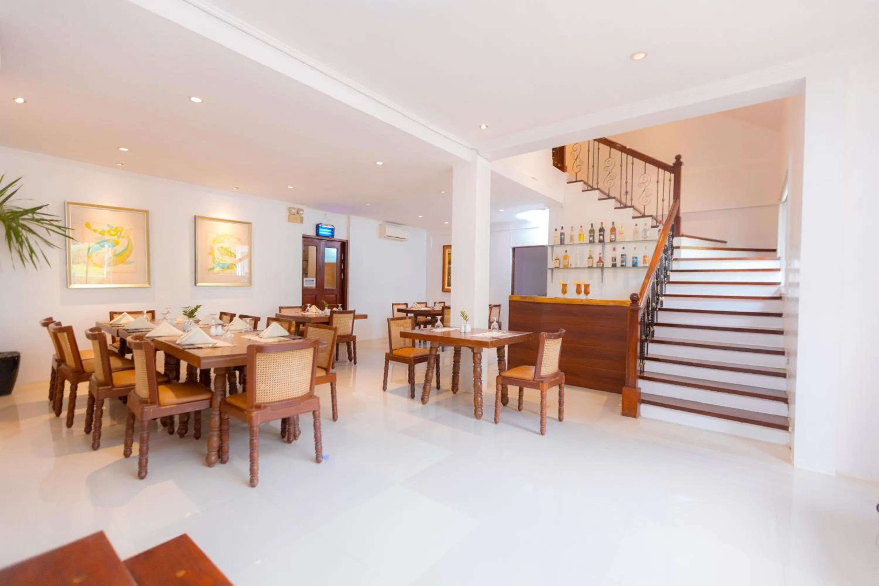 Restaurant/places to eat in Bellagio Hills Hotel and Restaurant