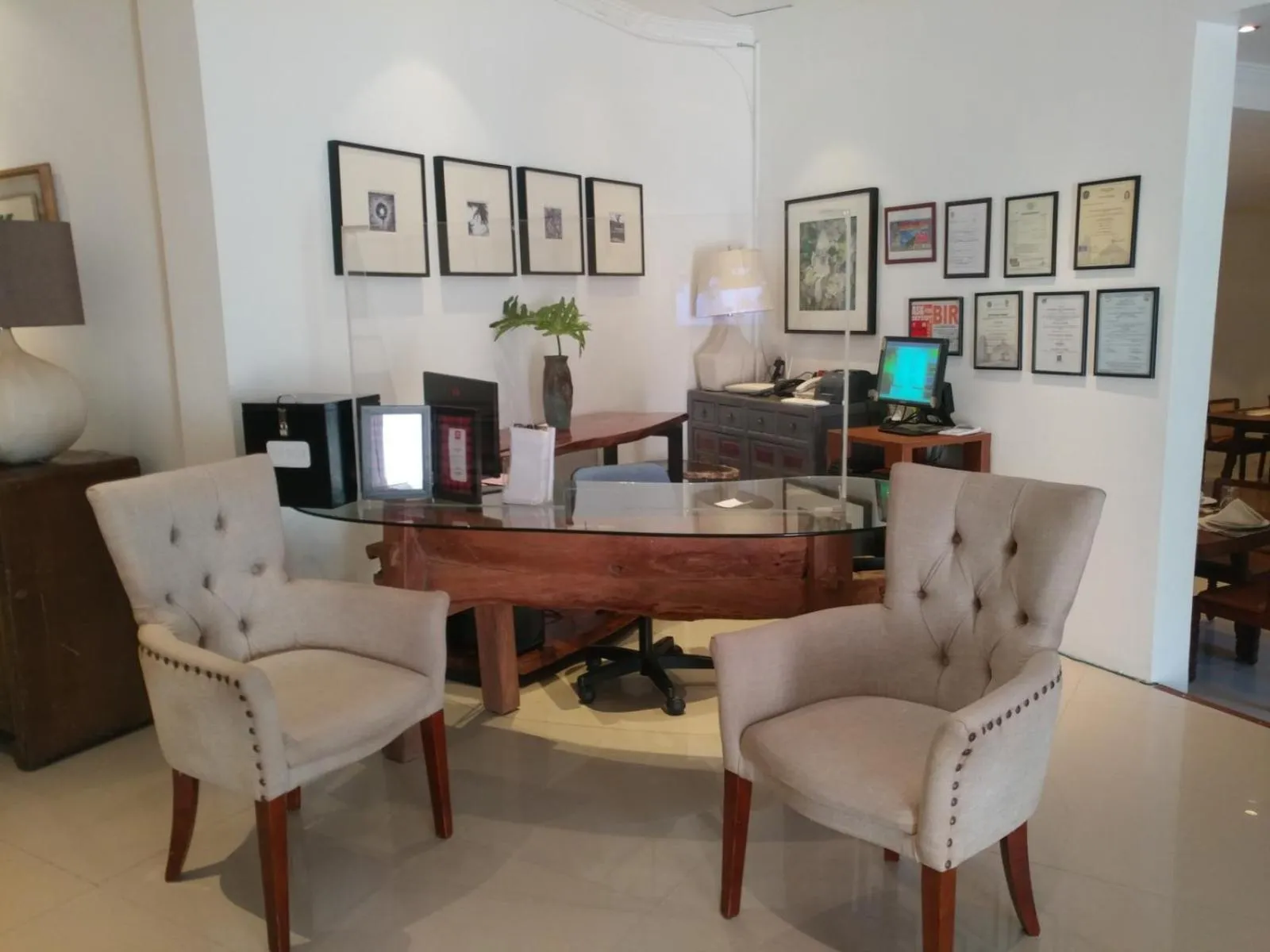 Living room in Bellagio Hills Hotel and Restaurant