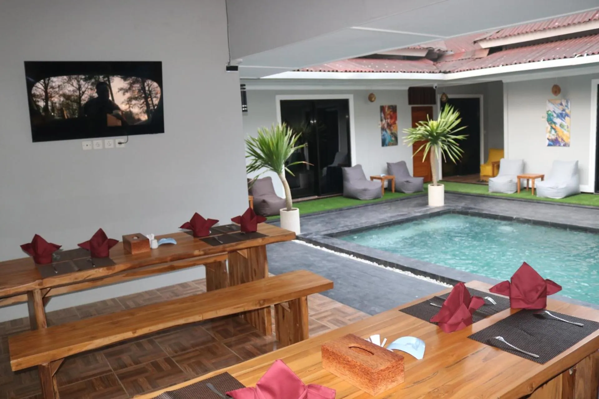 Restaurant/places to eat in BALE DATU BUNGALLOW