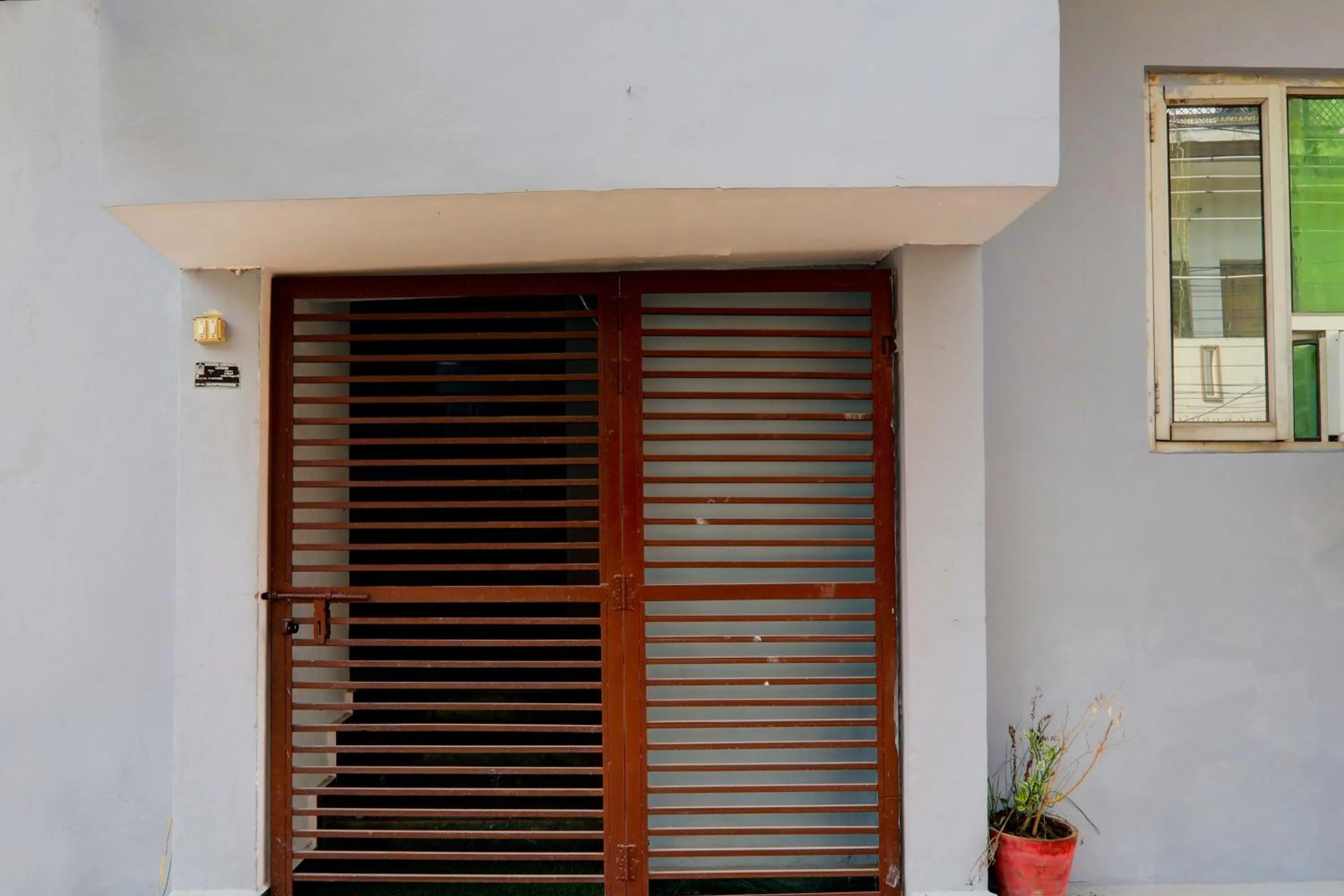 Facade/entrance in Hotel O Raama