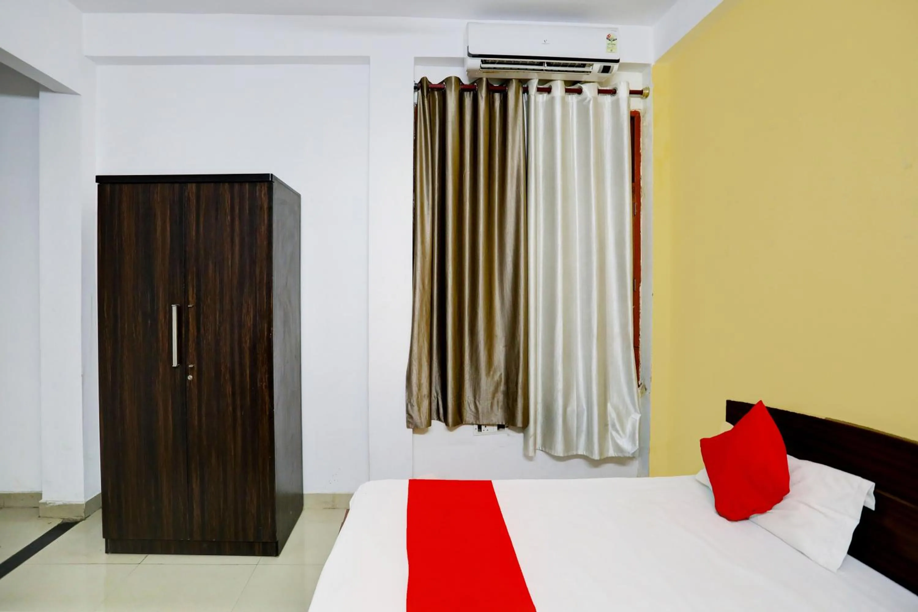 Bedroom in Hotel O Virasat Guest House