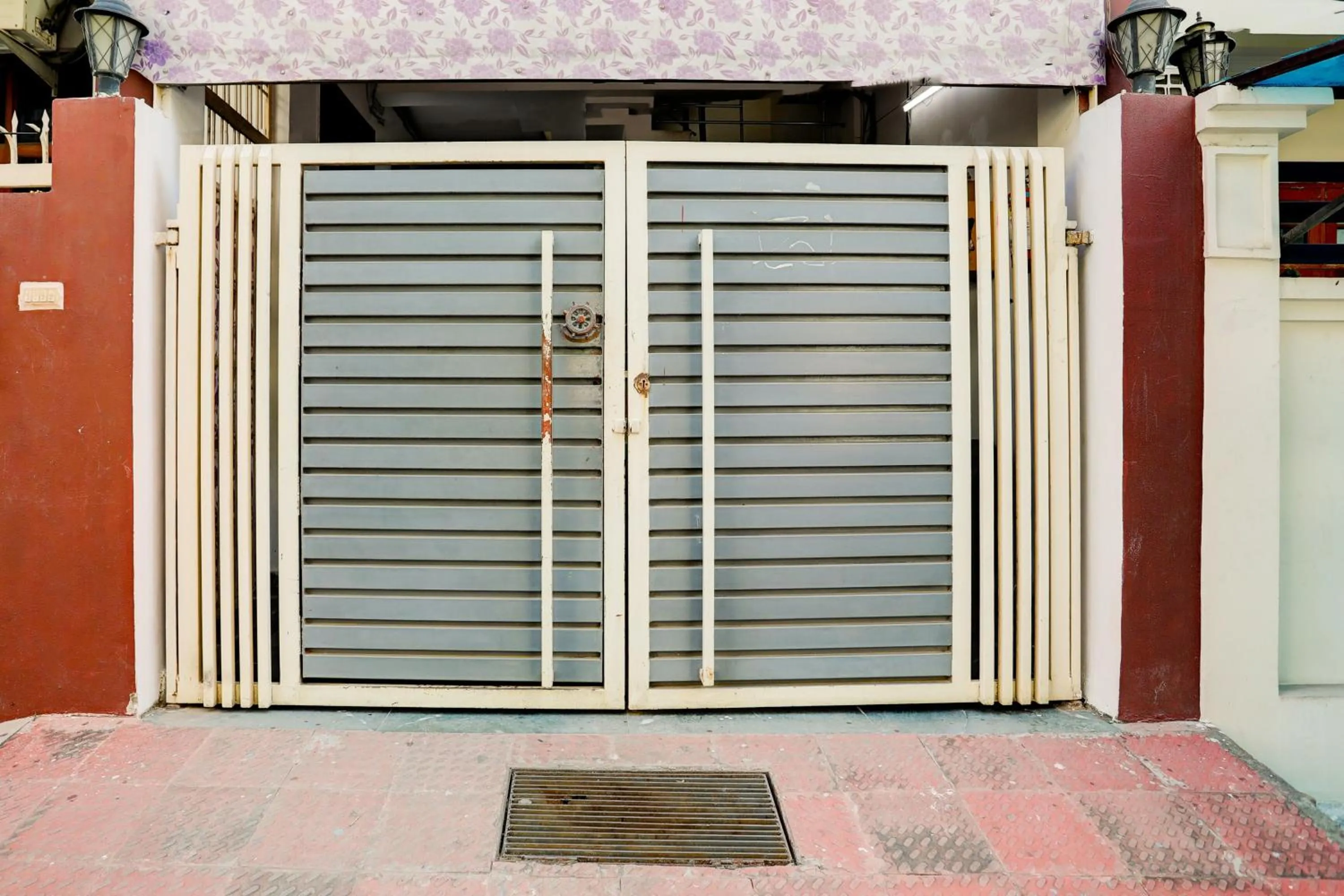 Facade/entrance in Hotel O Virasat Guest House