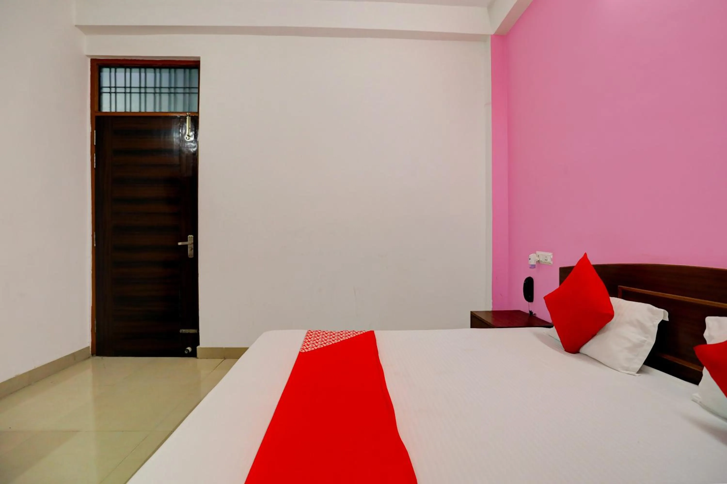 Bedroom in Hotel O Virasat Guest House