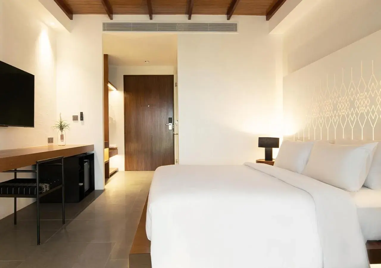 Deluxe Double Room with Bath in Arun Khiri Chiang Mai Hotel Deluxe Double Room with Bath in Arun Khiri Chiang Mai Hotel