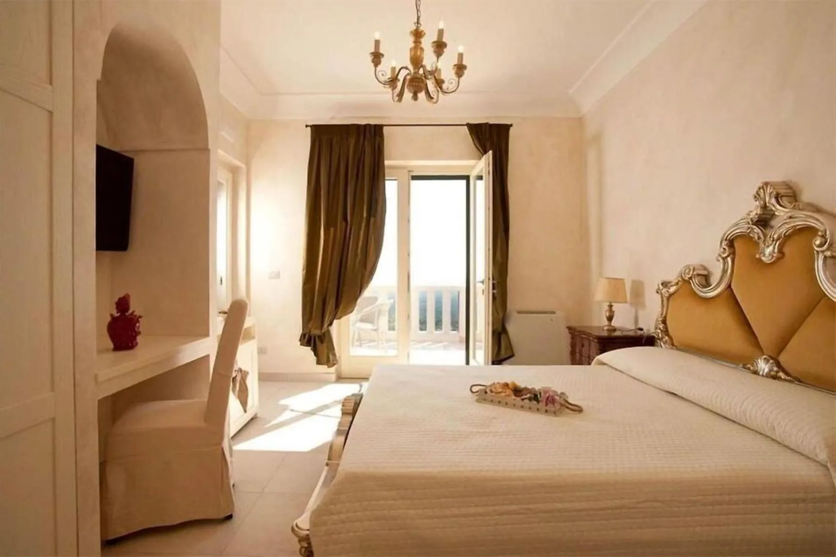 Photo of the whole room, Bed in Al Mirador Resort