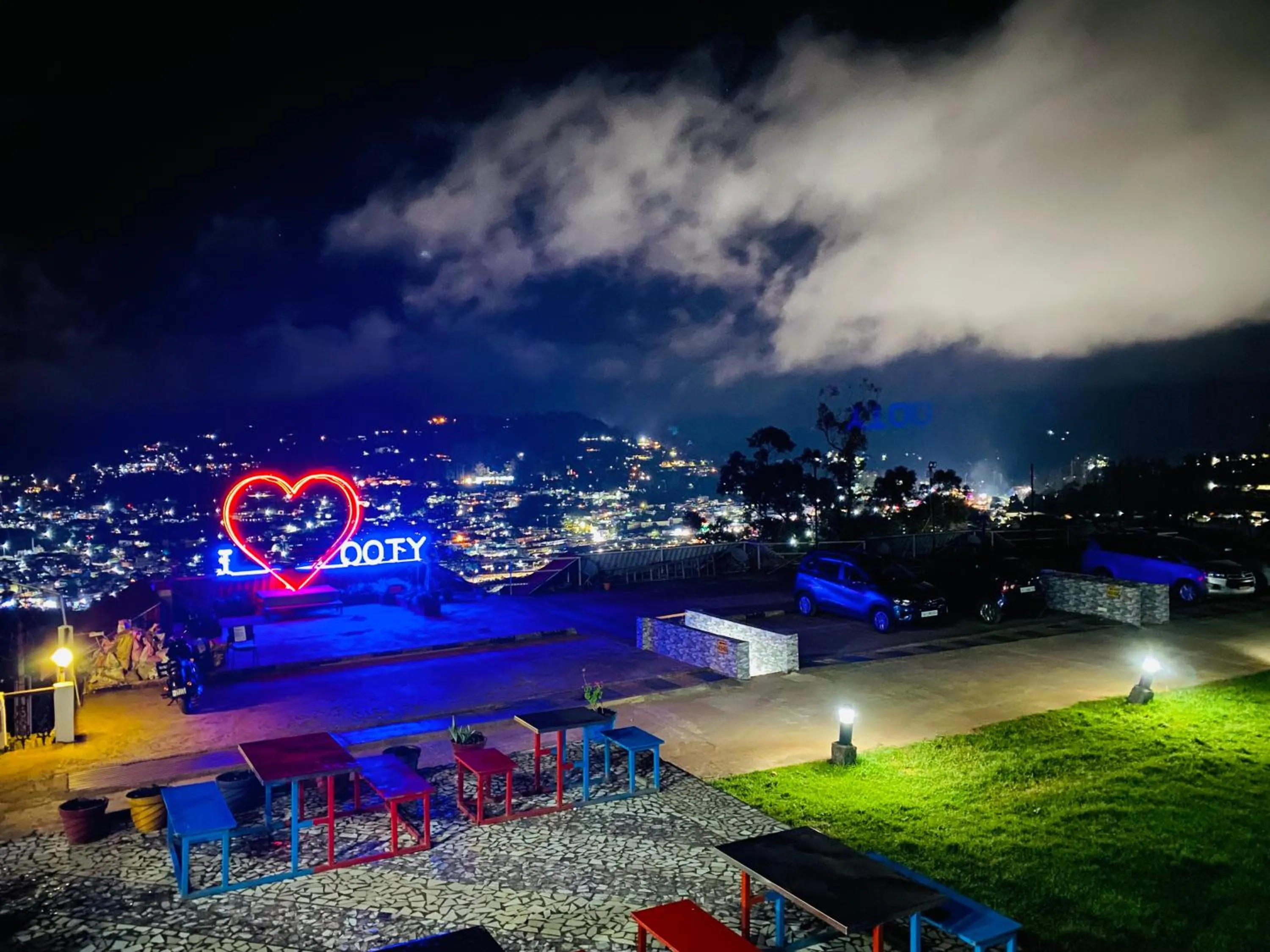 Night in Tulips Resorts - Elkhill