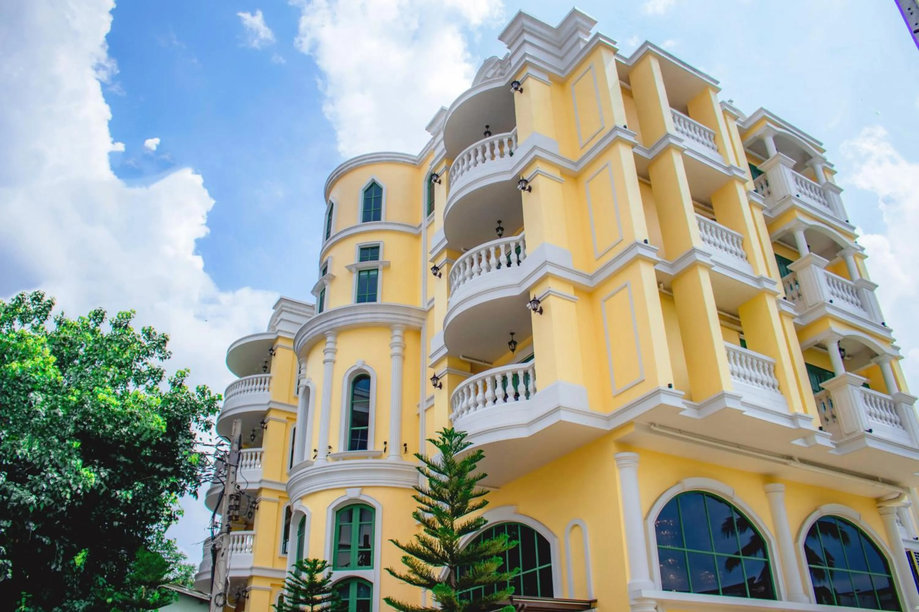 Property building in Siri Grand Bangkok Hotel