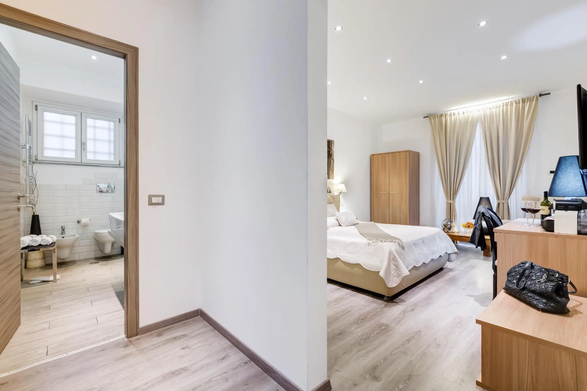 Bathroom, Bed in Relais Colonna