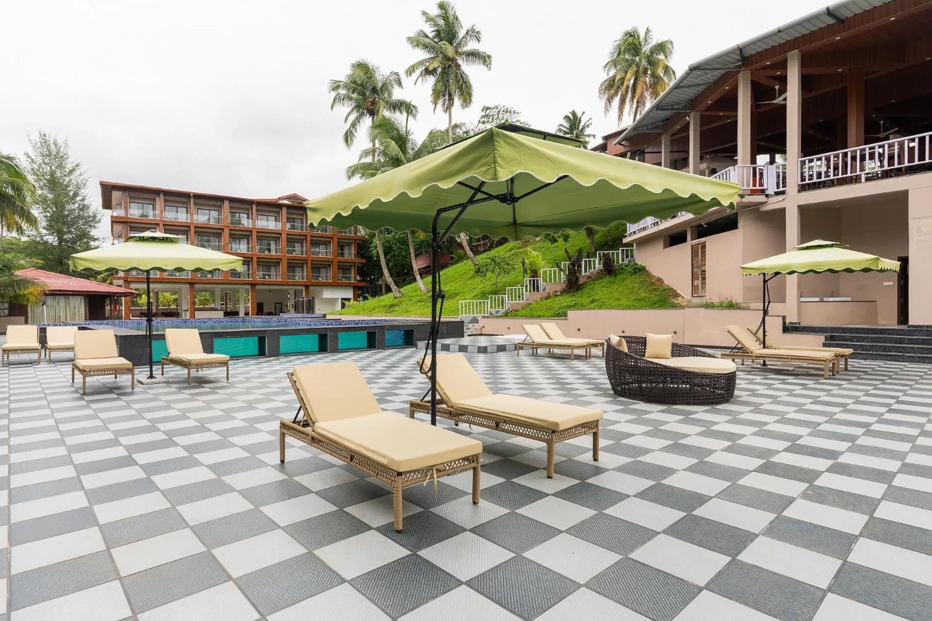 Swimming pool in Silver Sand Sea Princess Beach Resort