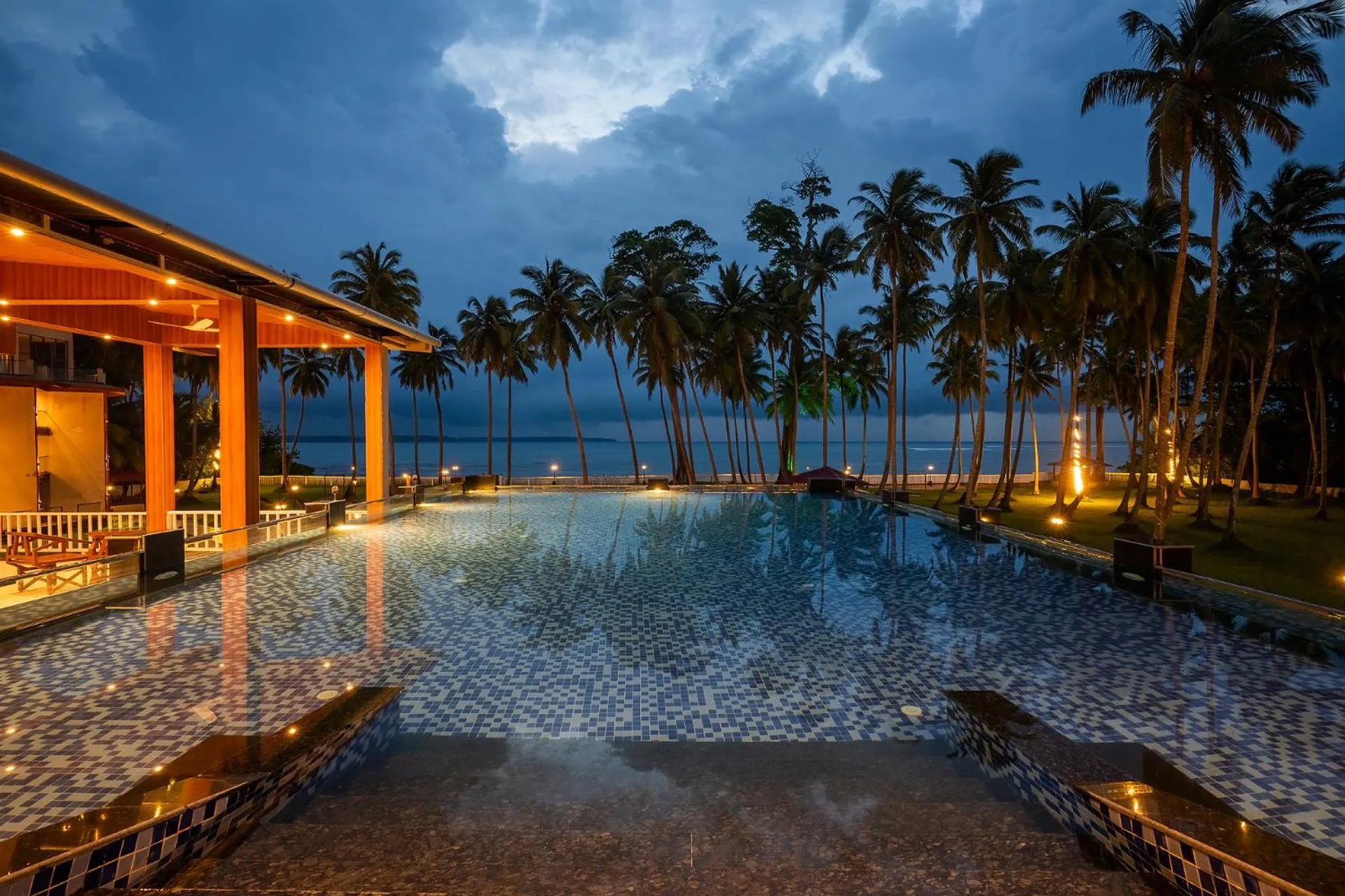 Swimming pool in Silver Sand Sea Princess Beach Resort