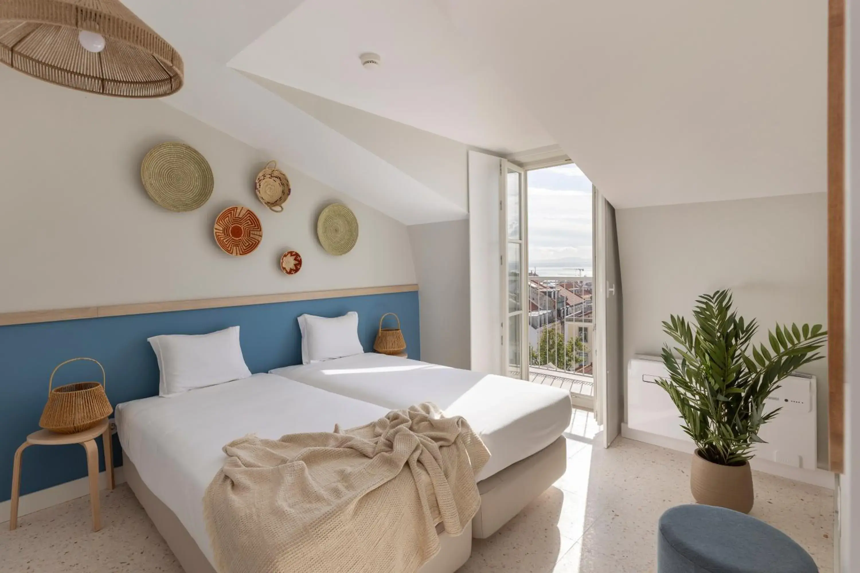 Photo of the whole room, Bed in Líbere Lisbon Príncipe Real Photo of the whole room, Bed in Líbere Lisbon Príncipe Real