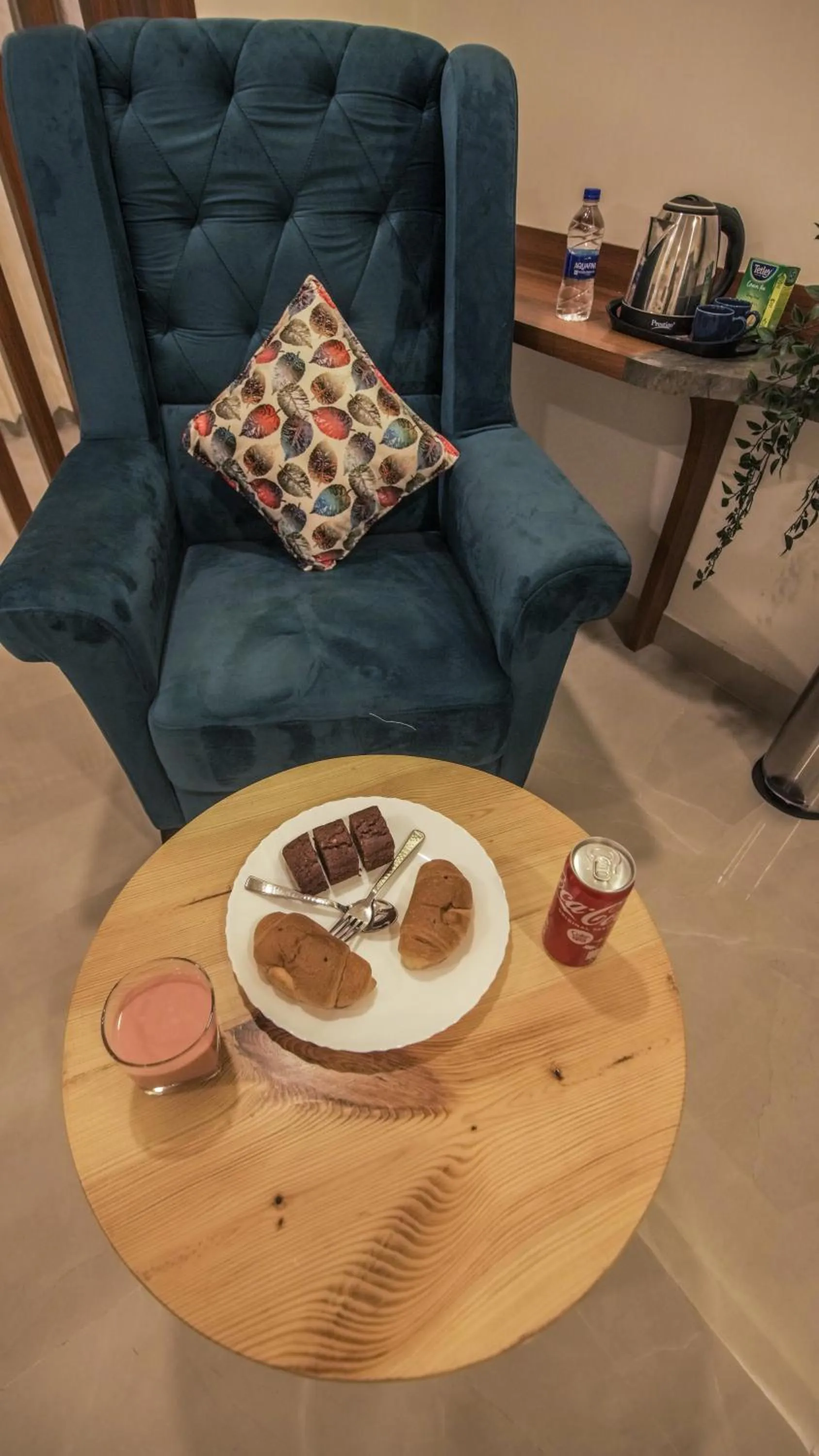 Food and drinks in Radhe Suites