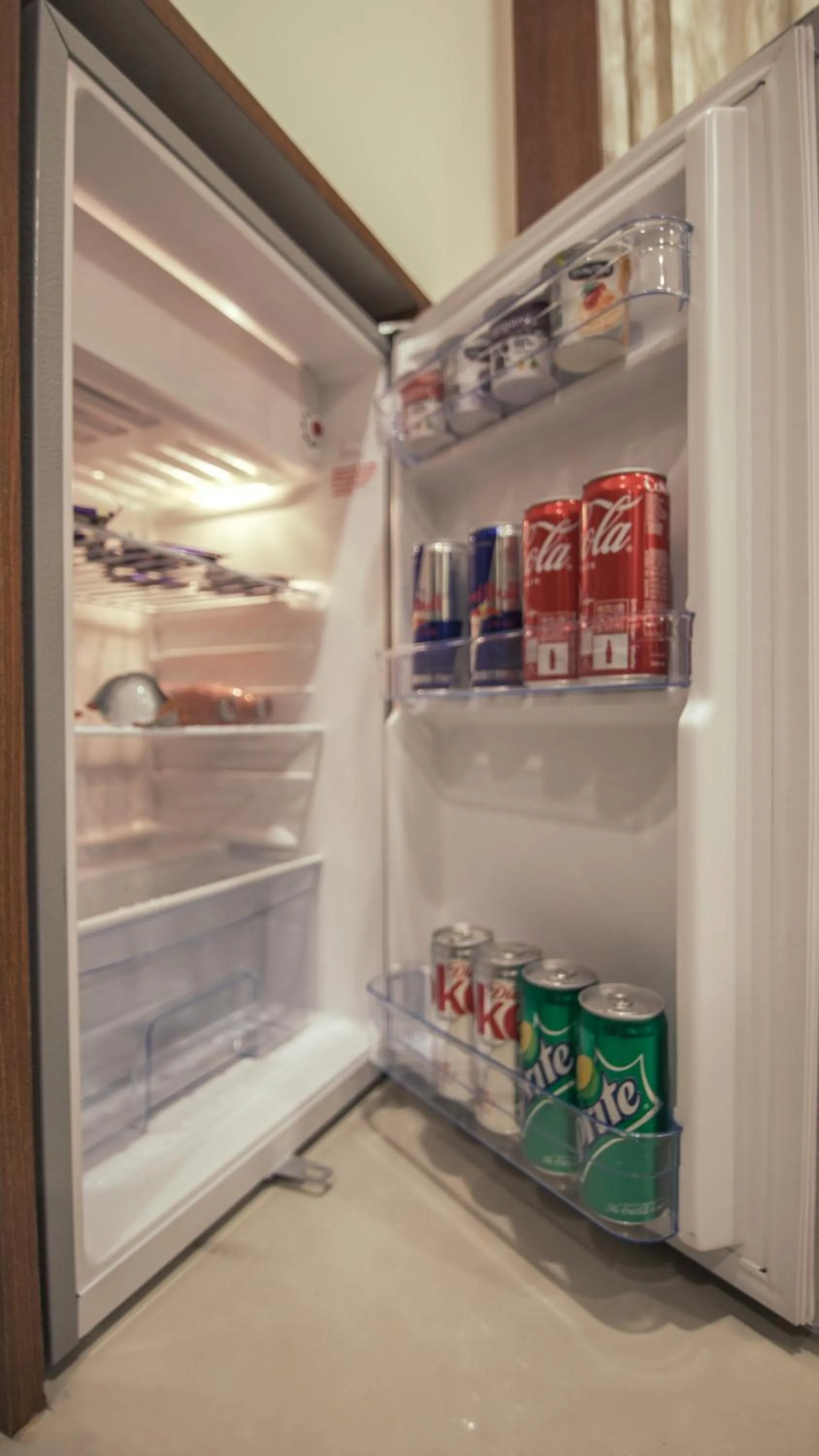 Restaurant/places to eat in Radhe Suites